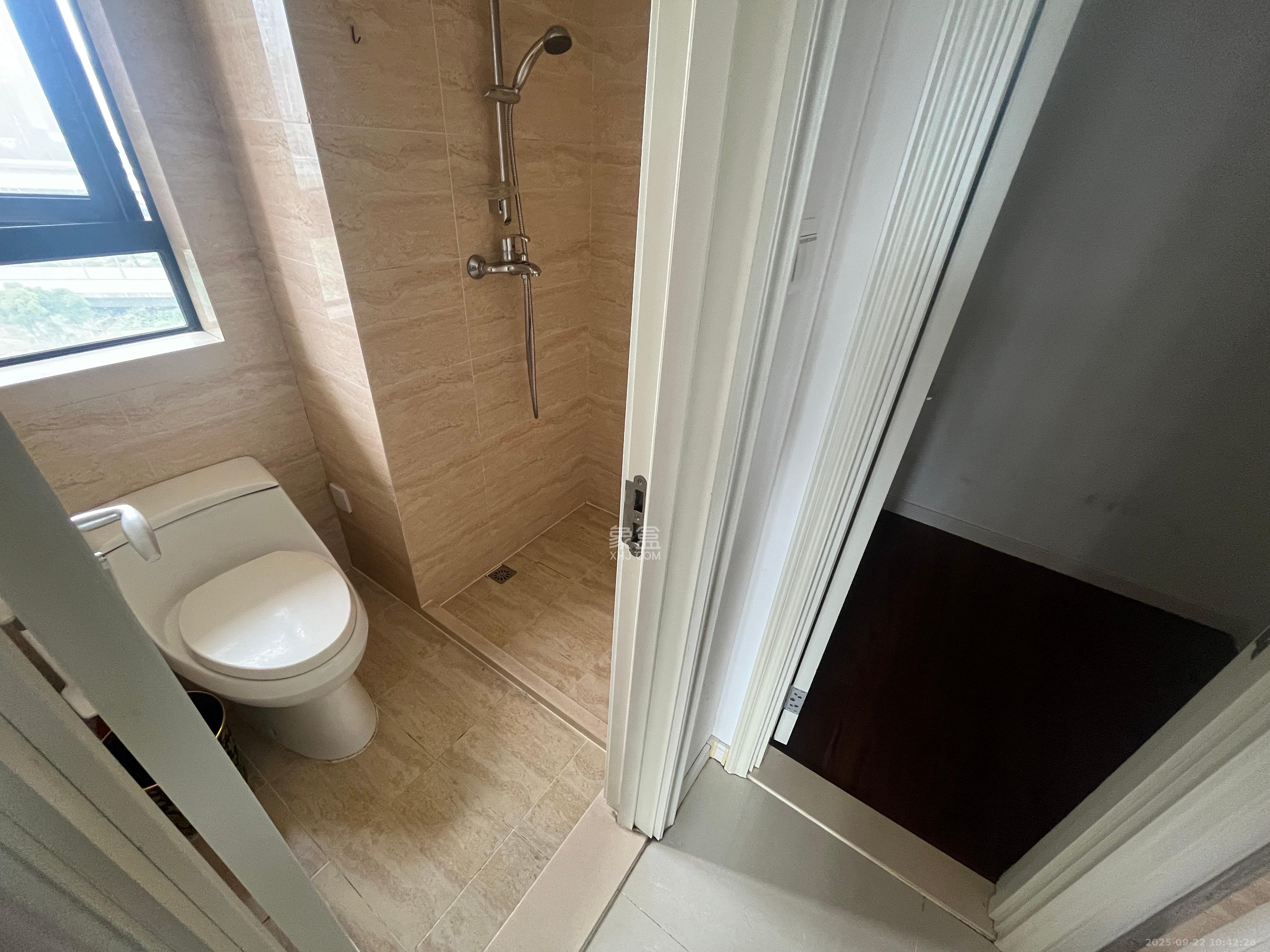 万科魅力之城观澜里 3室2厅2卫 2000.0元/月 万科魅力之城观澜里 3室2厅2卫 2000.0元/月室内图