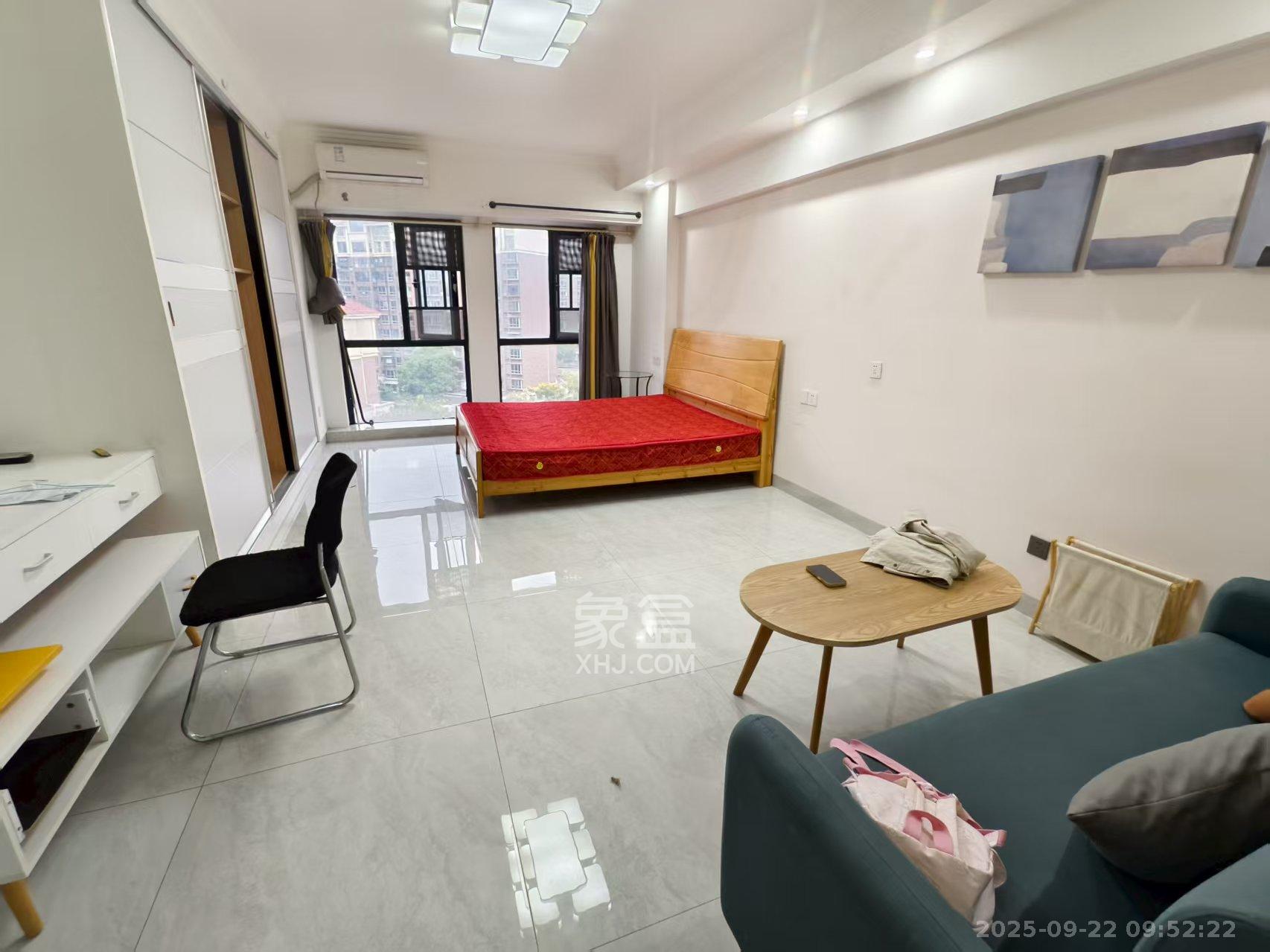 鑫远玲珑  1室1厅1卫    1400.0元/月室内图1