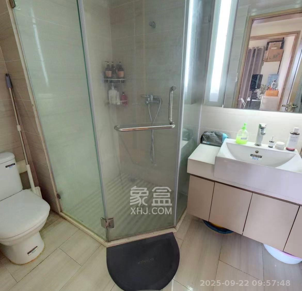 阳光100一期、四五期  2室1厅1卫    2500.0元/月室内图