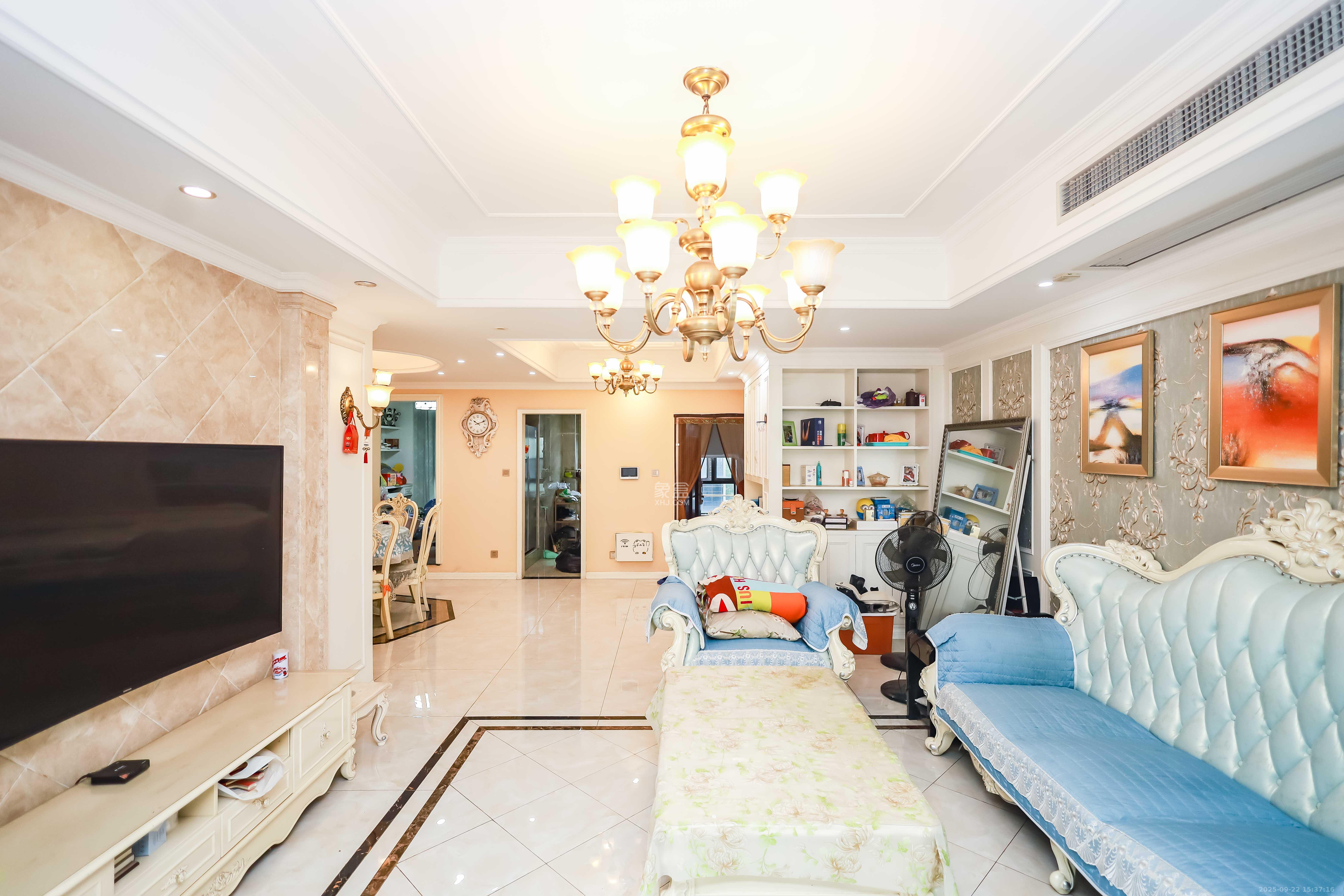 奥克斯缔壹城 4室2厅2卫 232.0万 奥克斯缔壹城 4室2厅2卫 232.0万客厅