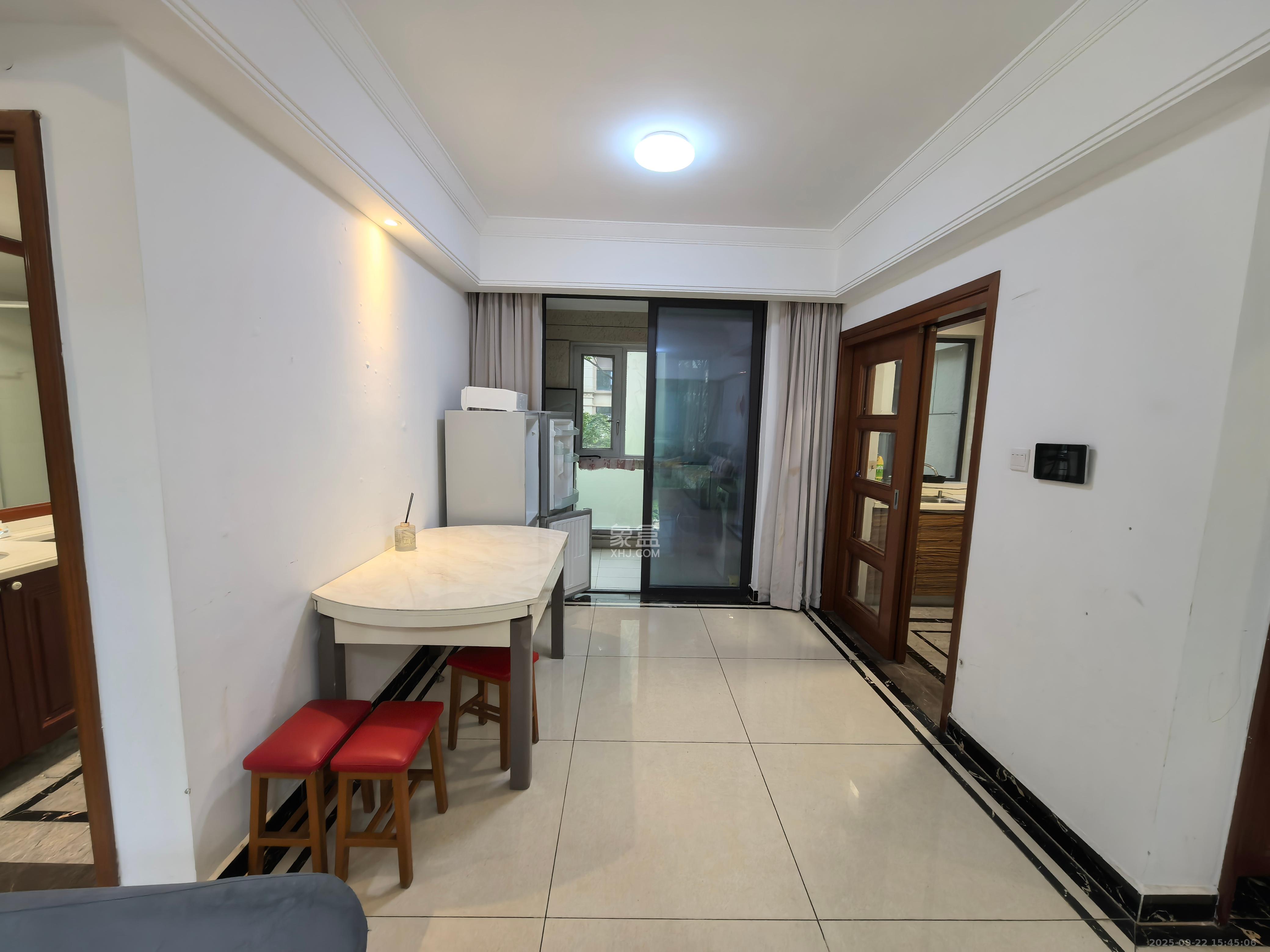 中海新城熙岸（中信新城五期）  3室2厅1卫    2000.0元/月室内图