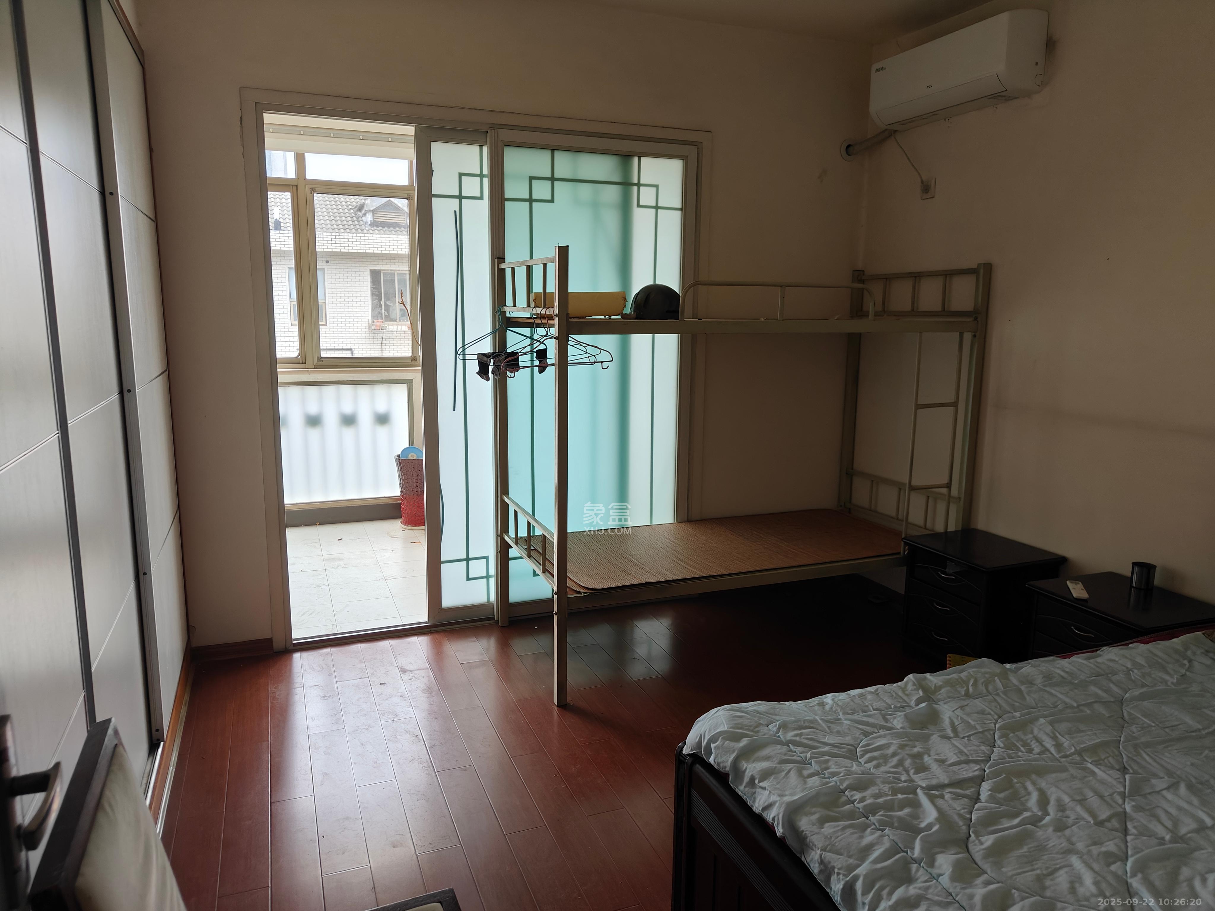 芙蓉公寓  3室2厅2卫    1800.0元/月 芙蓉公寓  3室2厅2卫    1800.0元/月