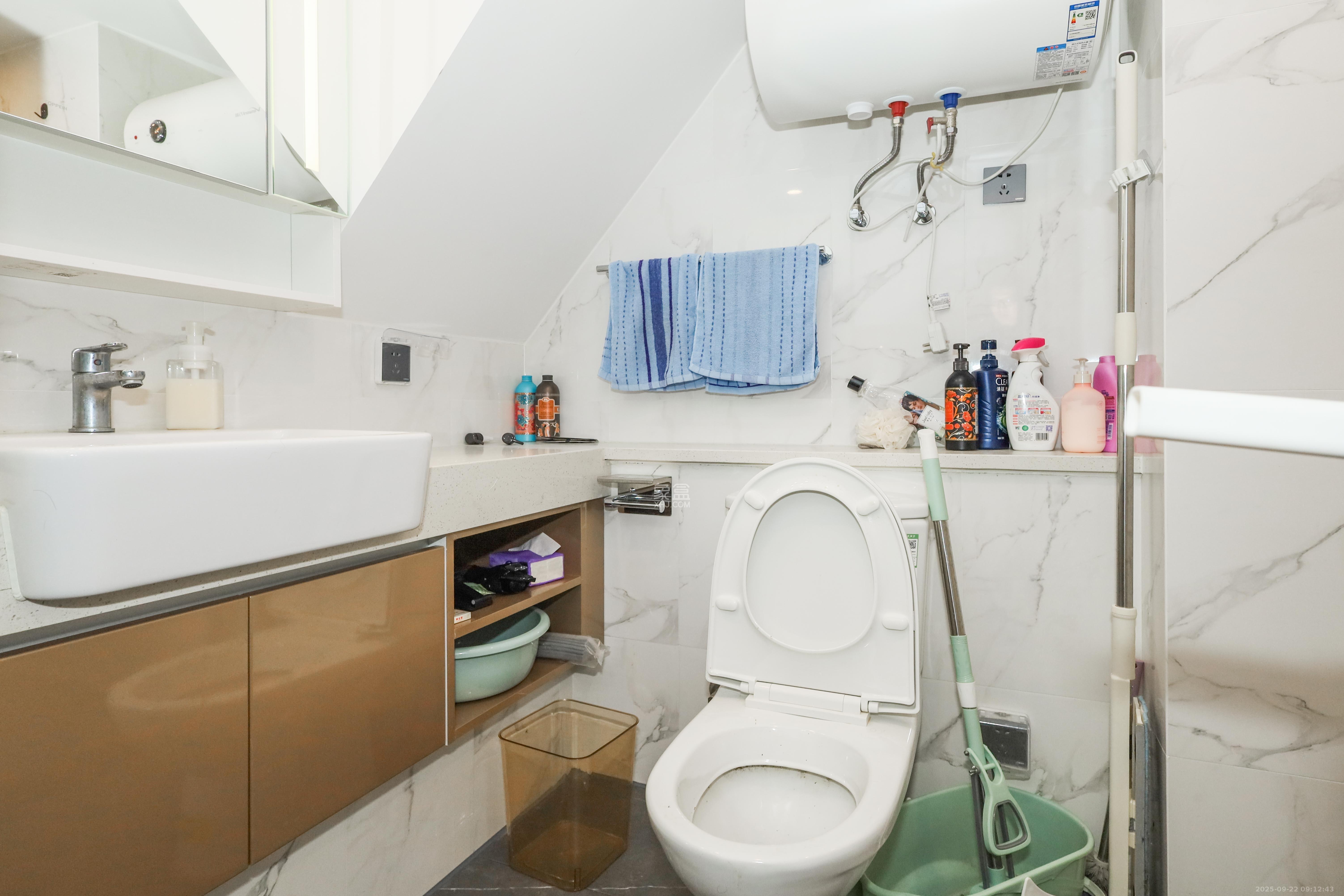 达美寰宇中心 2室1厅1卫 2300.0元/月 达美寰宇中心 2室1厅1卫 2300.0元/月室内图