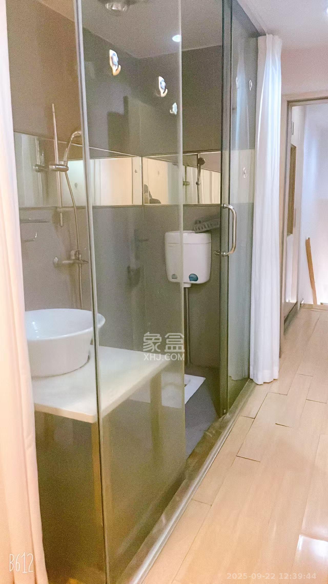 华润凤凰城一期  1室1厅1卫    1500.0元/月 华润凤凰城一期  1室1厅1卫    1500.0元/月