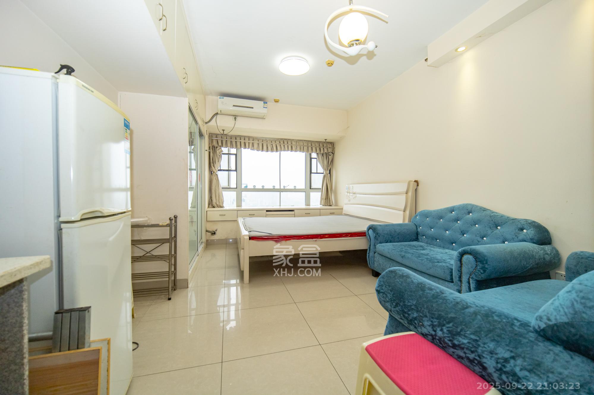 新长海广场 1室1厅1卫 16.8万 新长海广场 1室1厅1卫 16.8万客厅