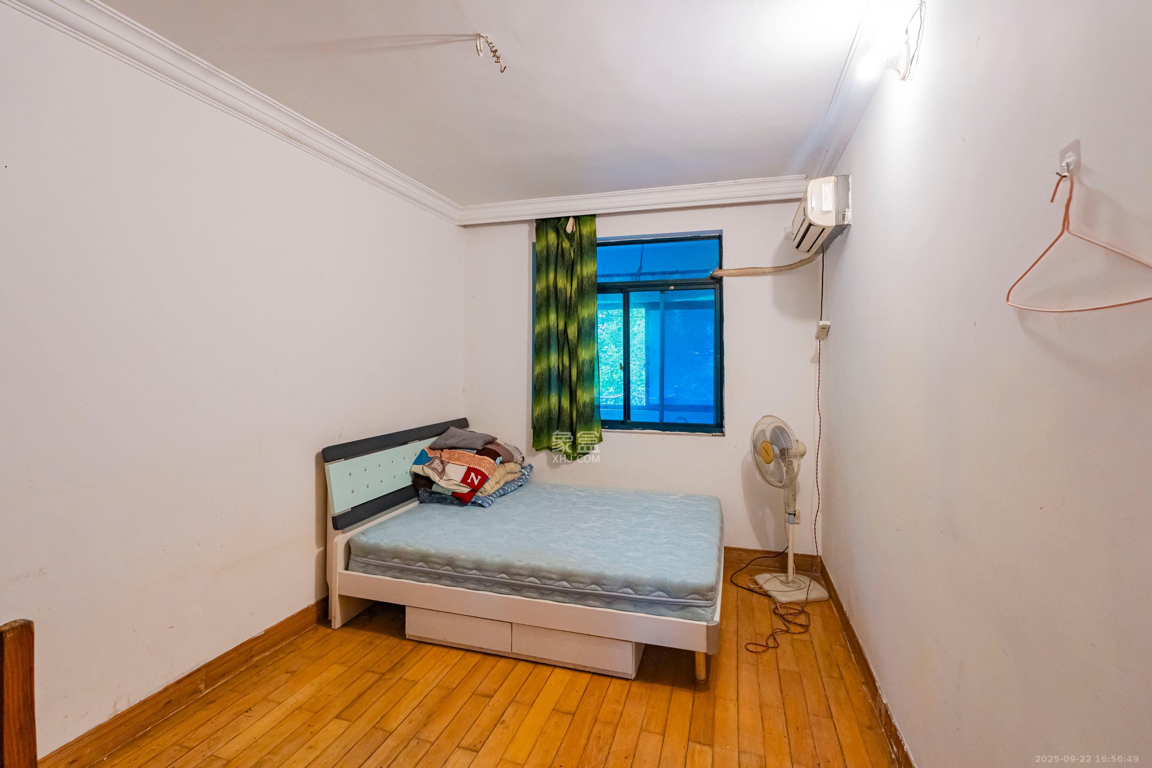 四方坪教师村 3室2厅1卫 52.0万 四方坪教师村 3室2厅1卫 52.0万卧室