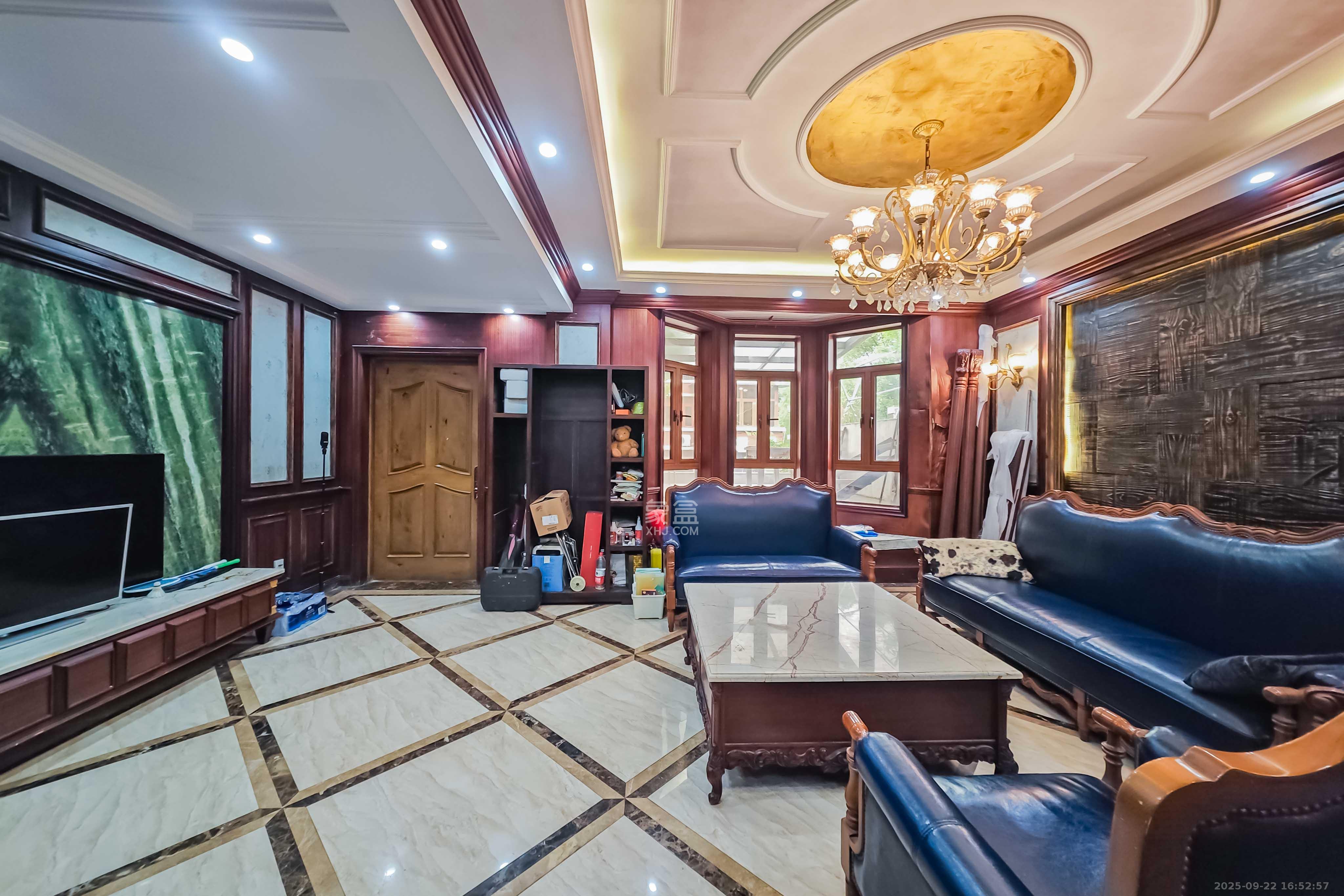 吉联小区(红墅湾) 6室2厅6卫 680.0万 吉联小区(红墅湾) 6室2厅6卫 680.0万客厅