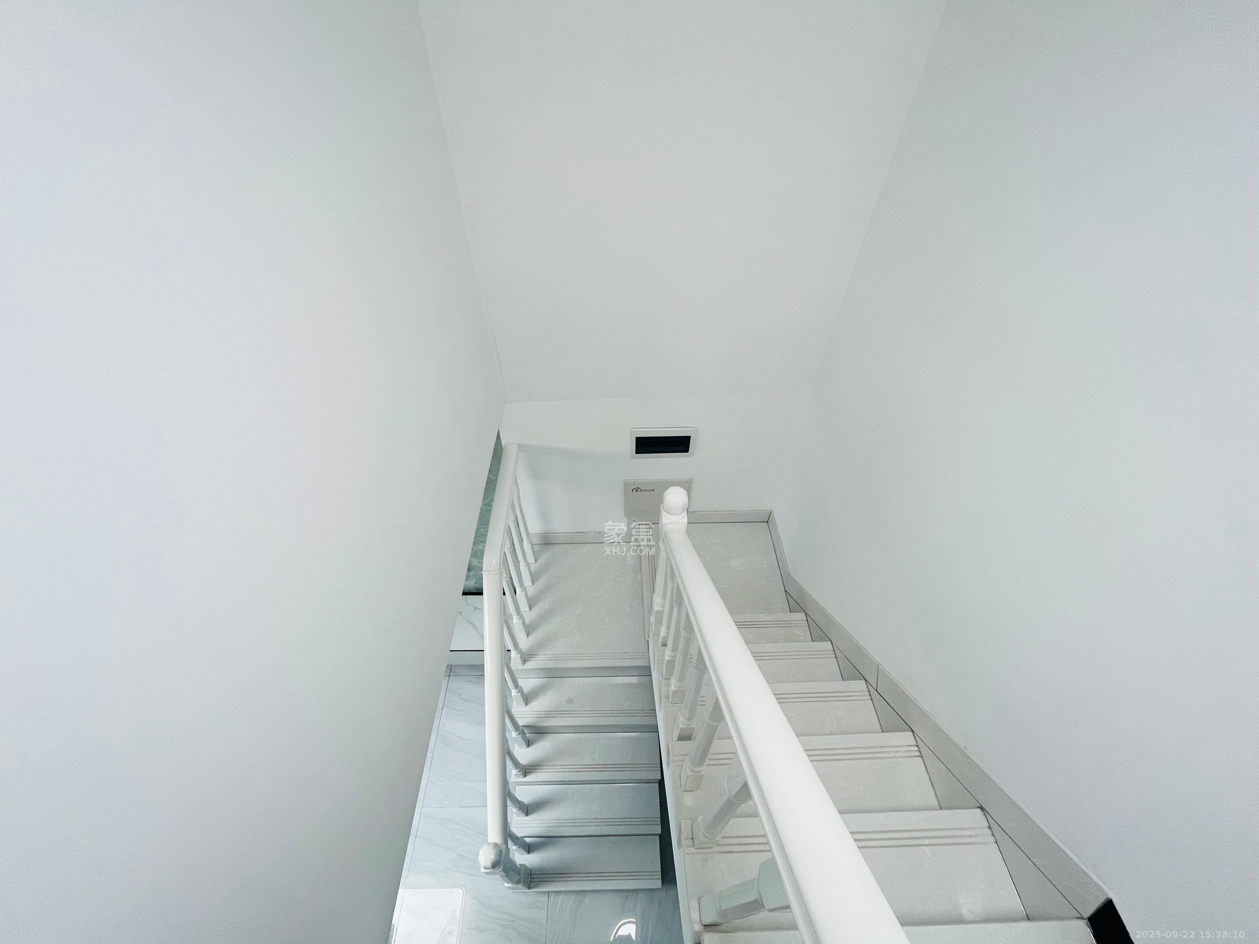 芙蓉万国城MOMA(卓越汇富苑) 2室1厅1卫 2100.0元/月 芙蓉万国城MOMA(卓越汇富苑) 2室1厅1卫 2100.0元/月室内图