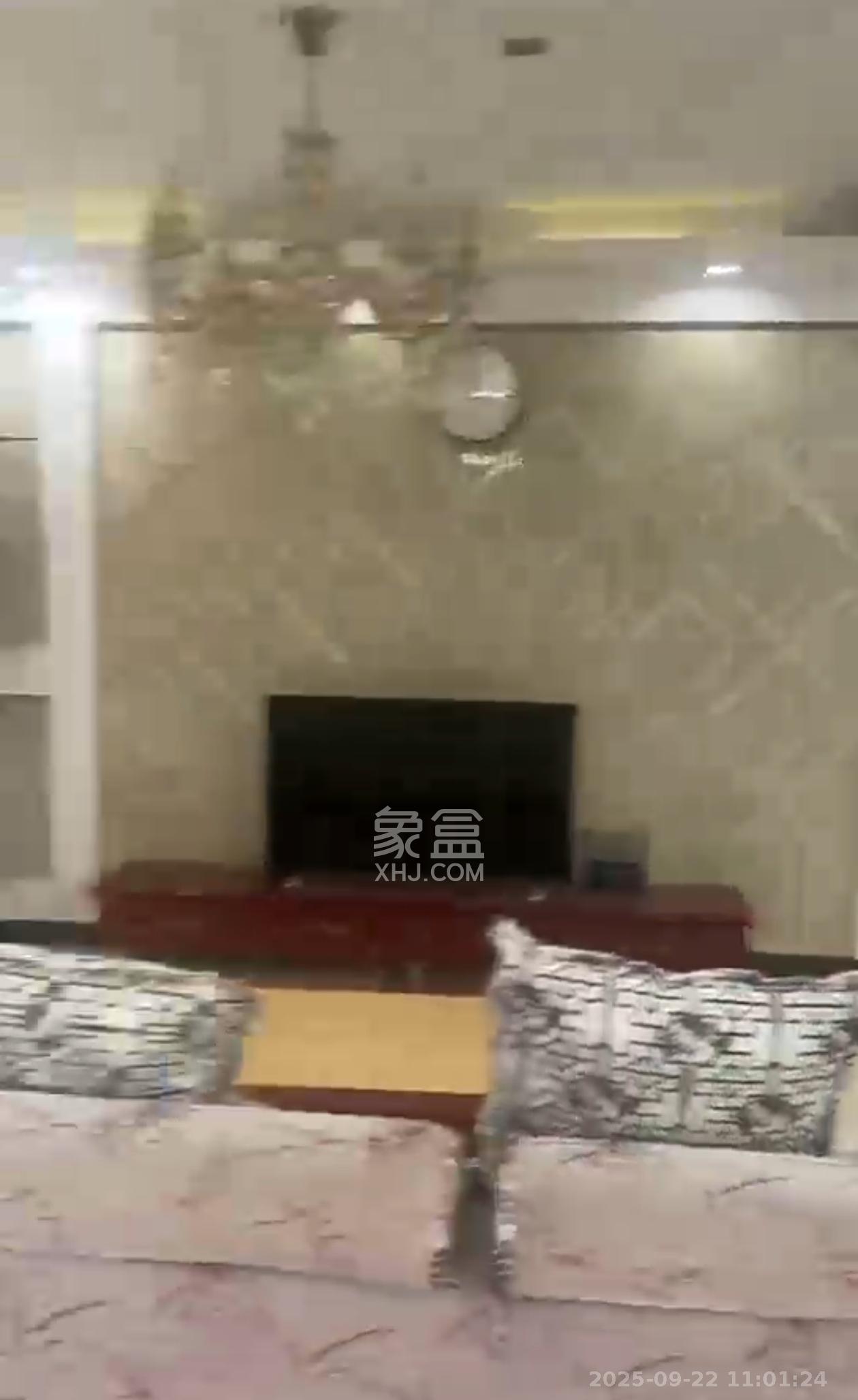 华润凤凰城三期  3室2厅2卫   2600.00元/月室内图1