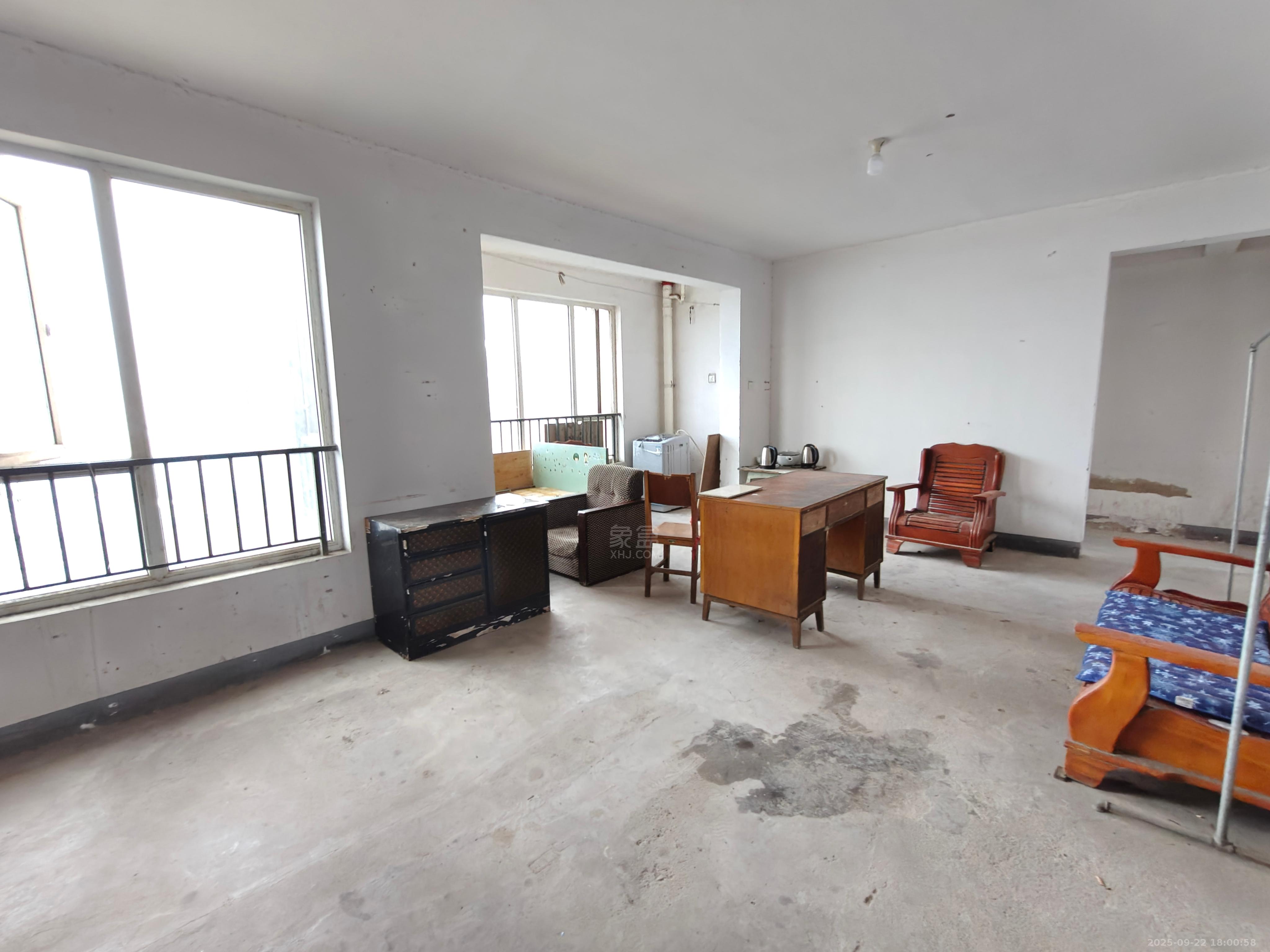 佳兆业金域天下三期 3室2厅2卫 1500.0元/月 佳兆业金域天下三期 3室2厅2卫 1500.0元/月室内图