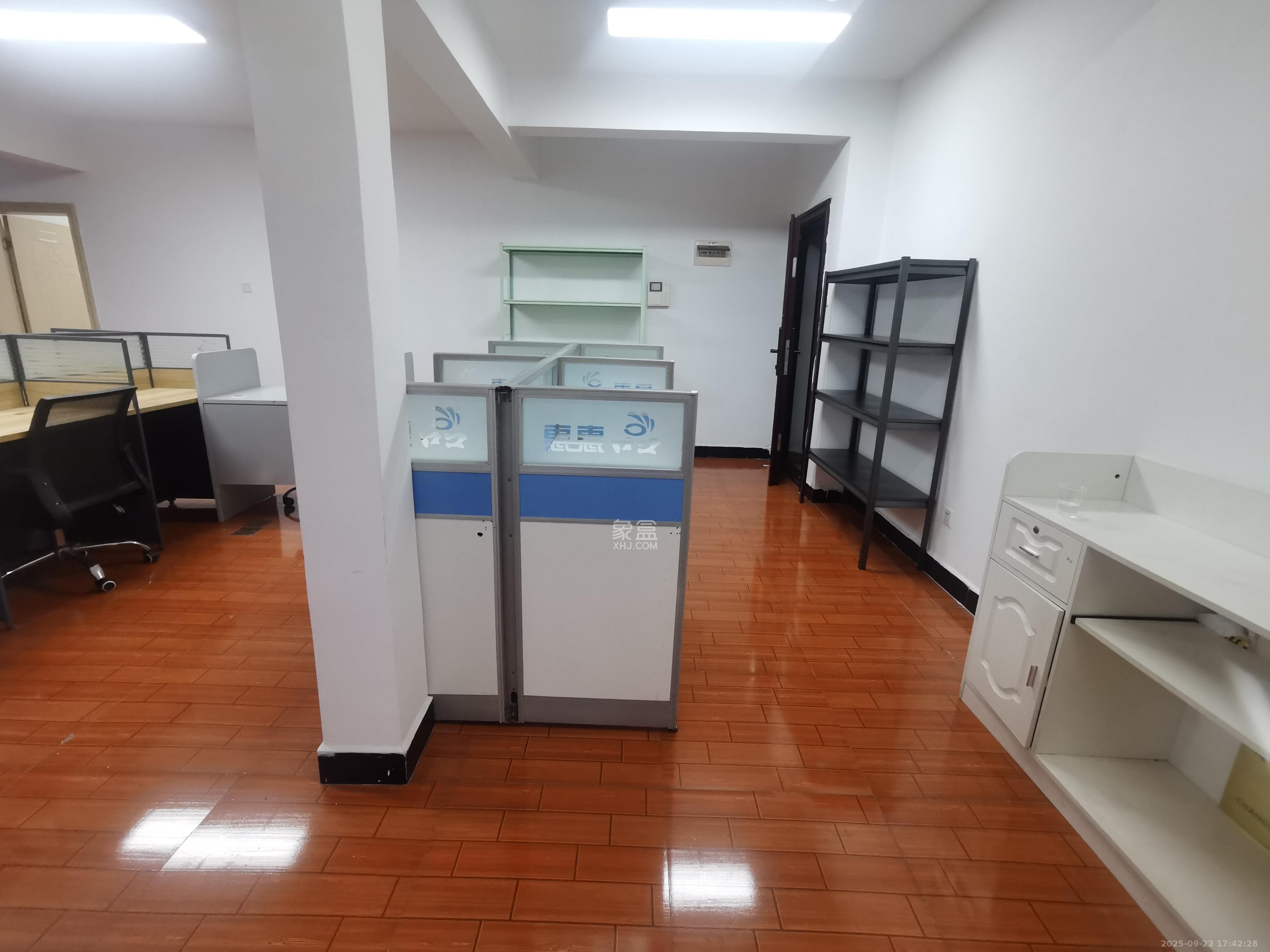 湘腾城市广场  3室2厅1卫    3500.0元/月室内图