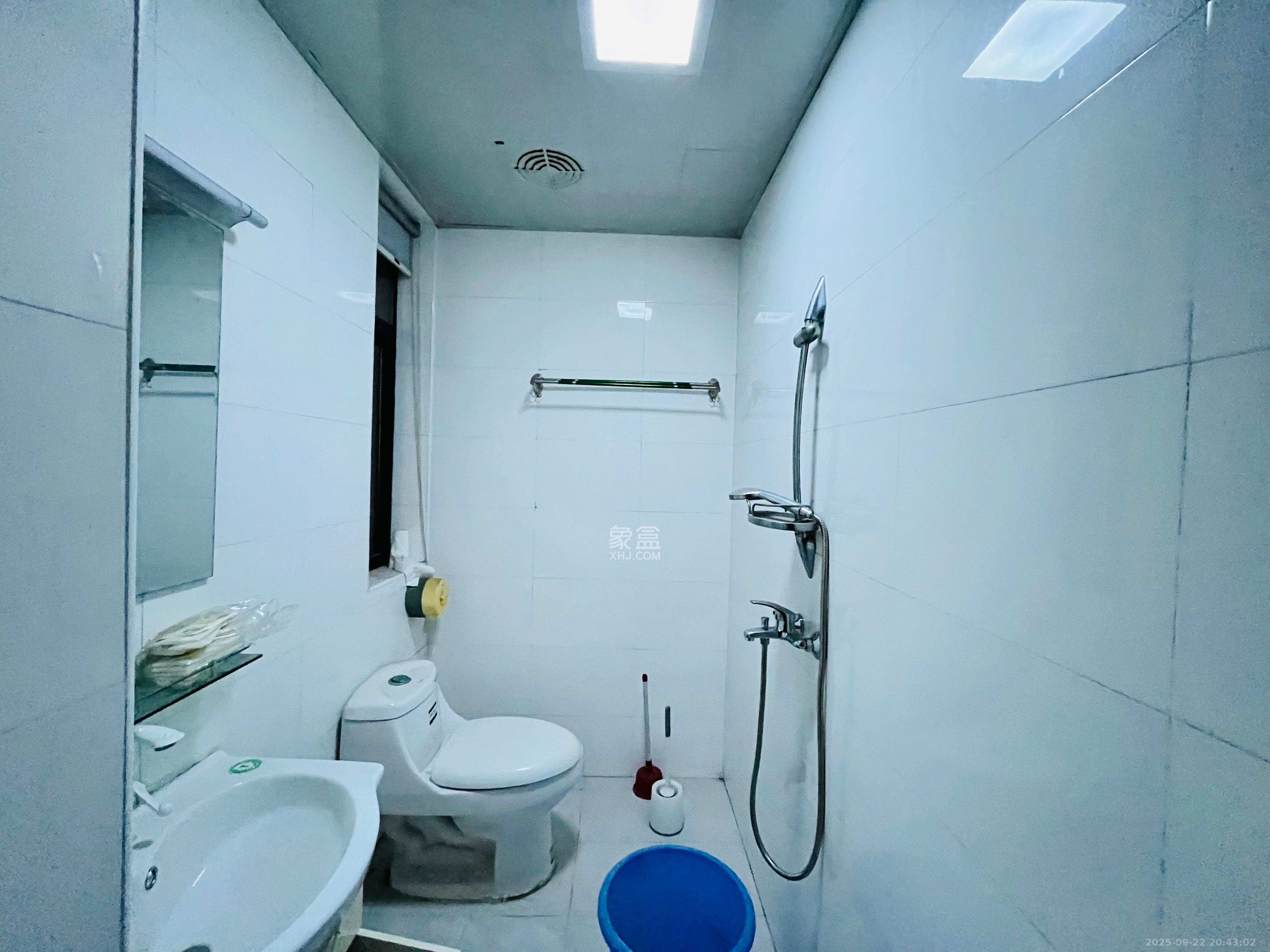 长大彩虹都  4室2厅2卫    2700.0元/月室内图