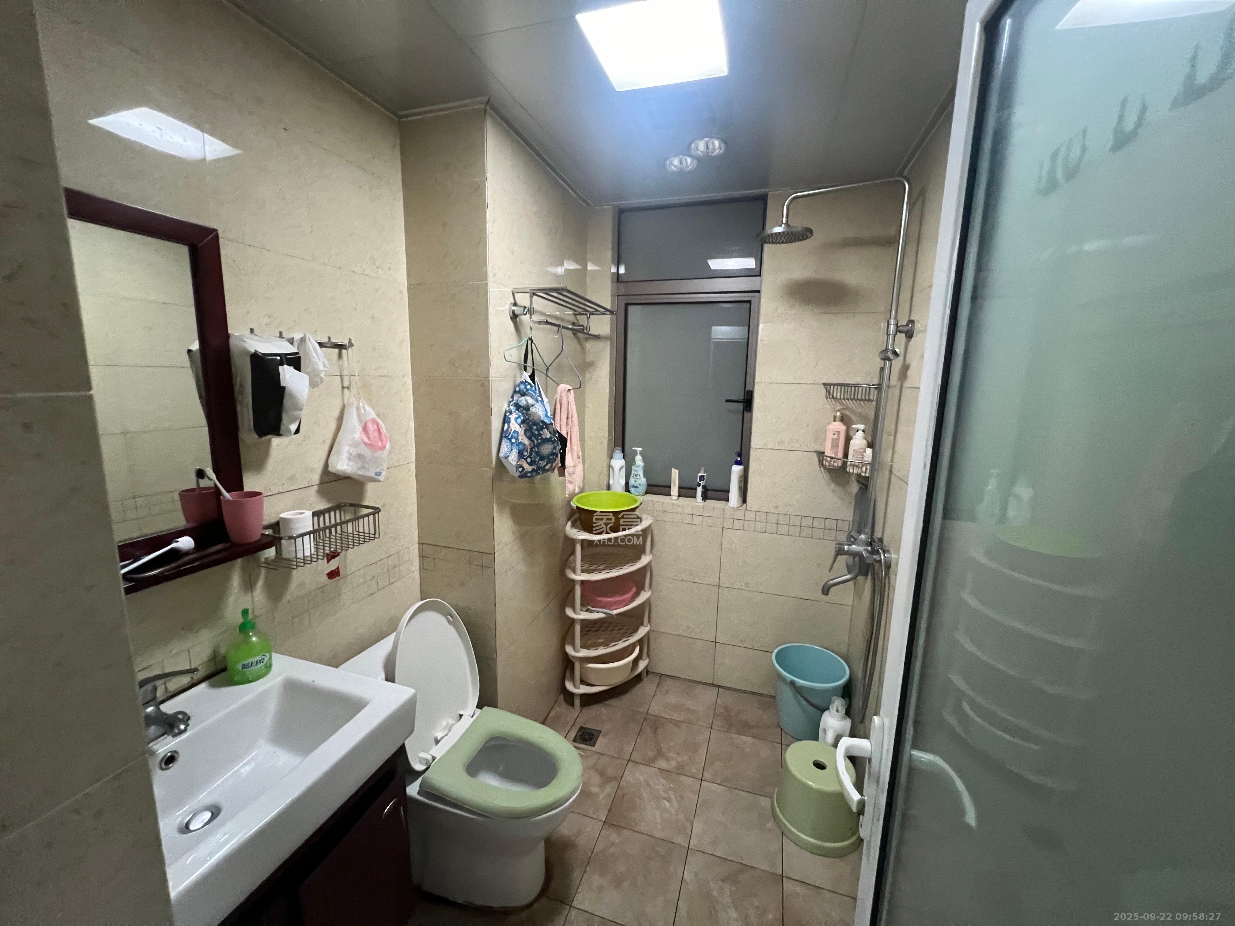 世茂铂翠湾一期 2室2厅1卫 2600.0元/月 世茂铂翠湾一期 2室2厅1卫 2600.0元/月室内图