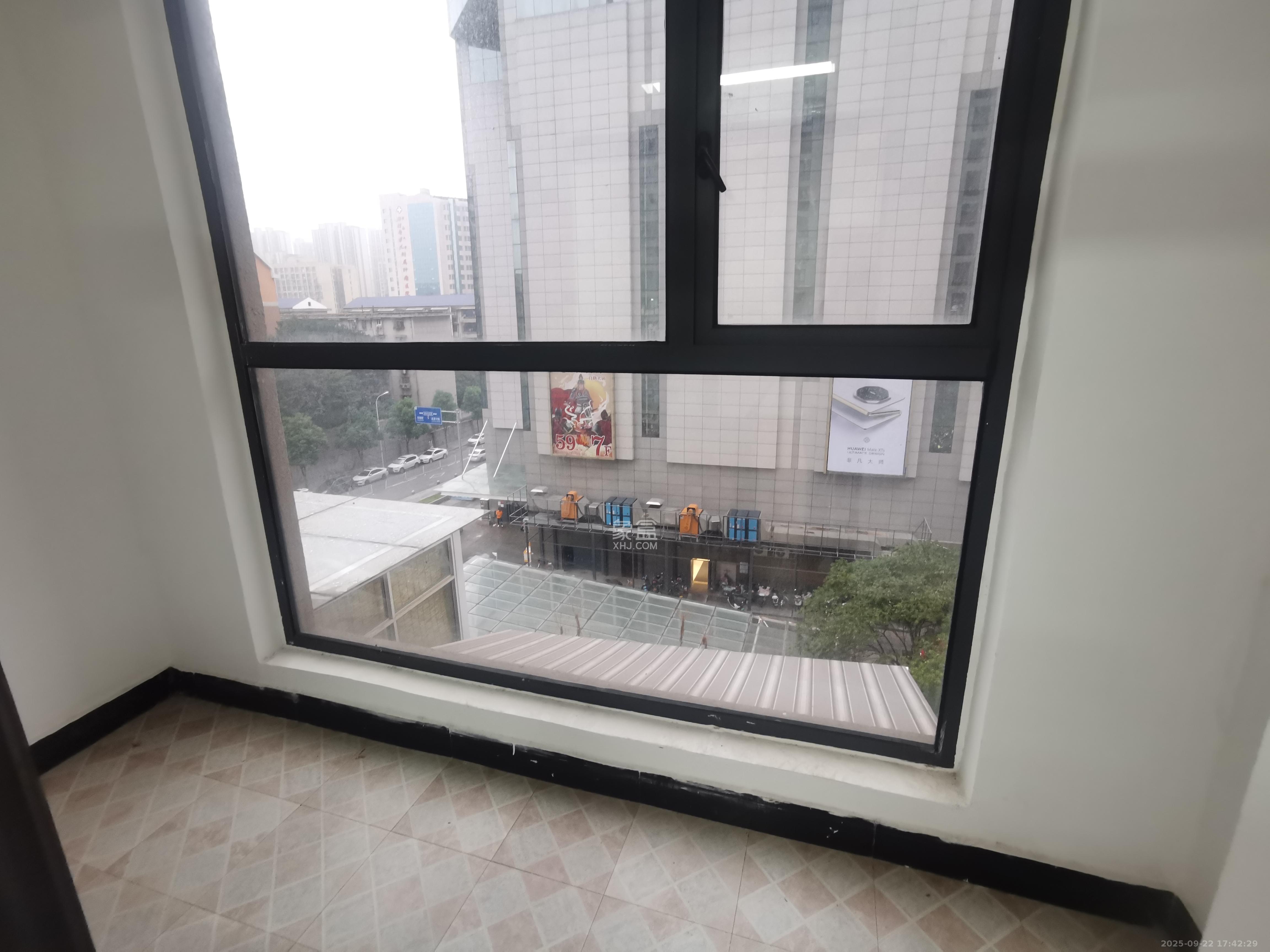 湘腾城市广场 3室2厅1卫 3500.0元/月 湘腾城市广场 3室2厅1卫 3500.0元/月室内图