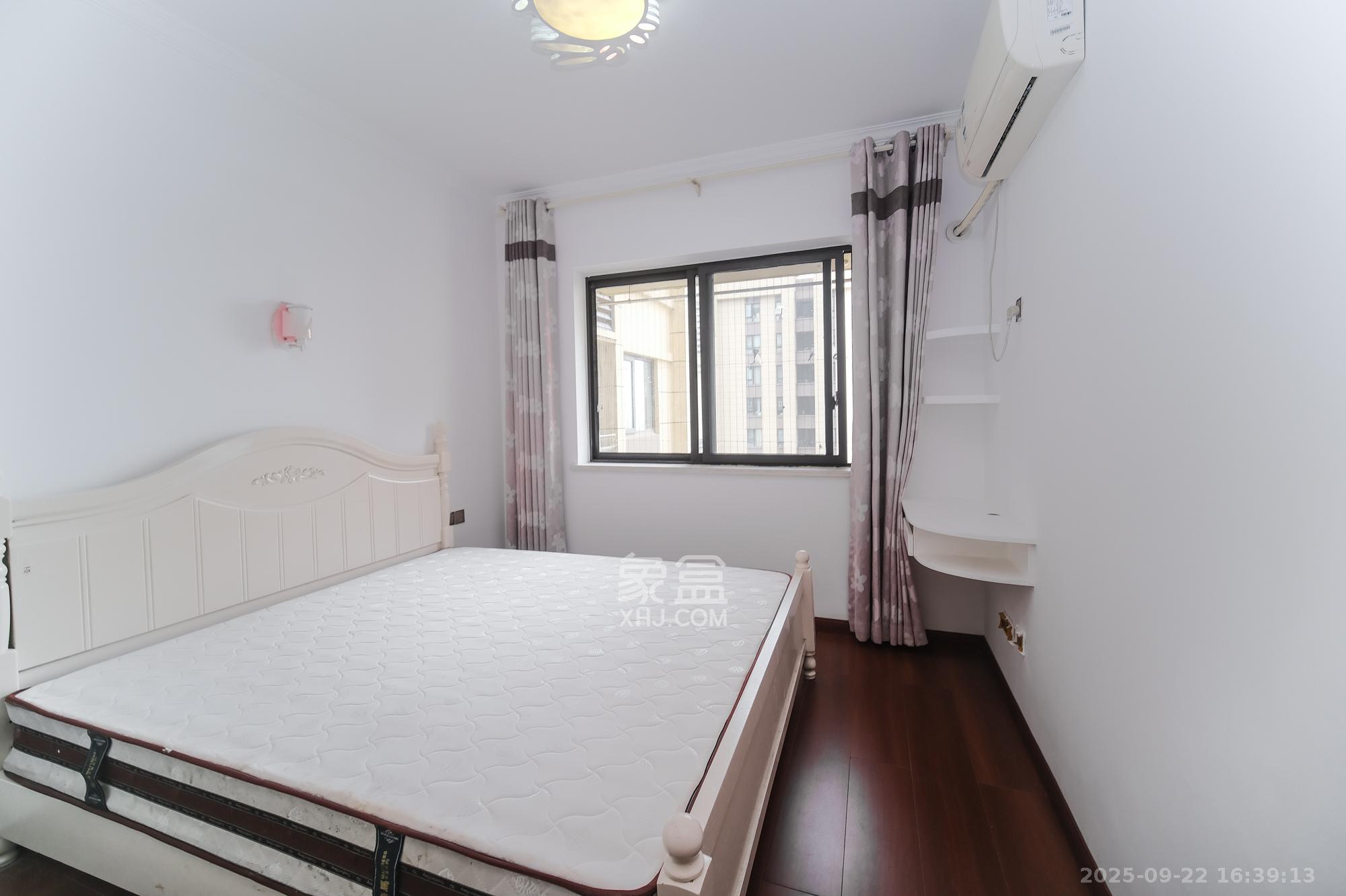 保利香槟国际  3室2厅2卫    76.0万卧室