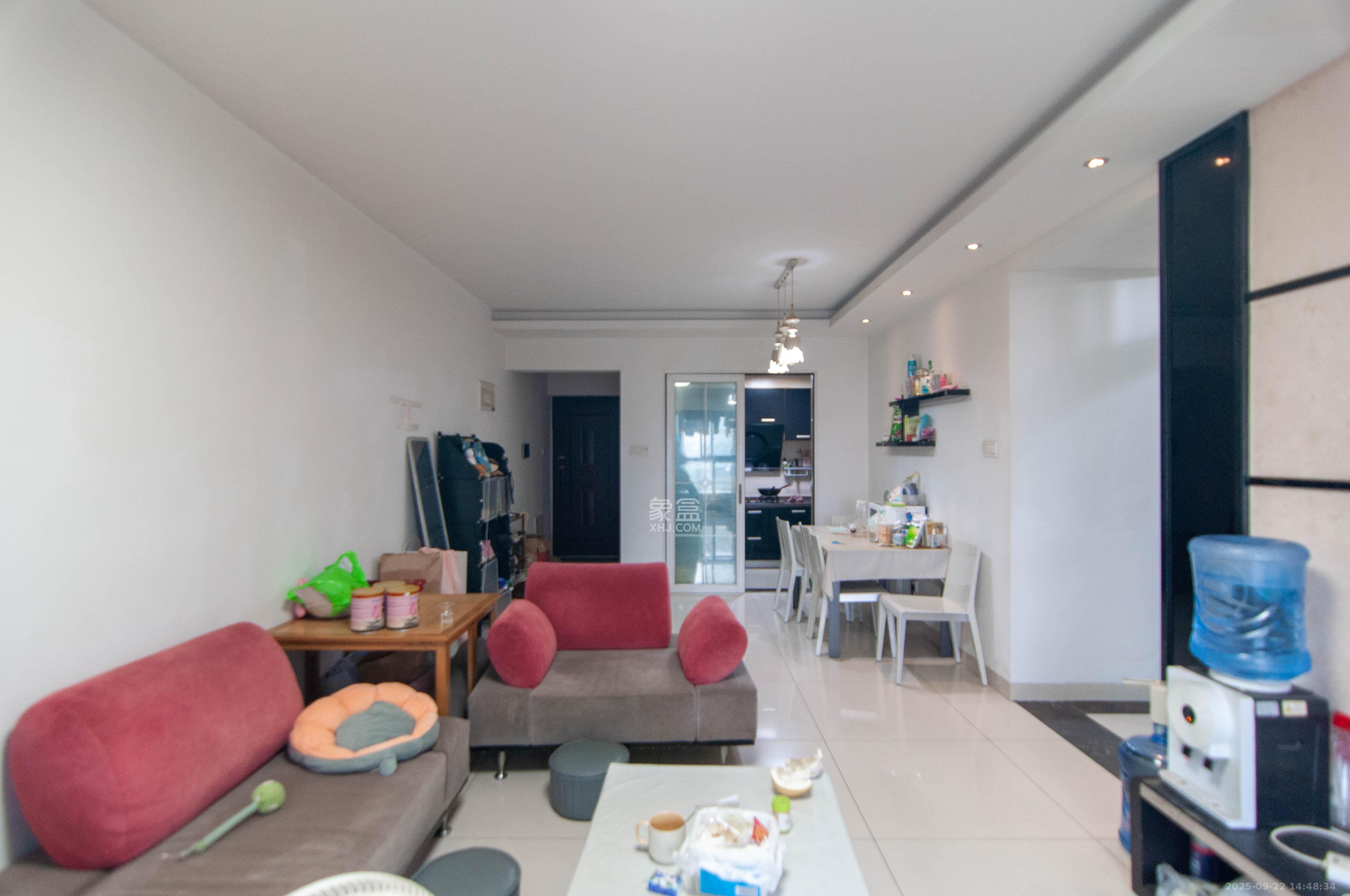 达美D6区  3室2厅2卫    87.0万 达美D6区  3室2厅2卫    87.0万客厅