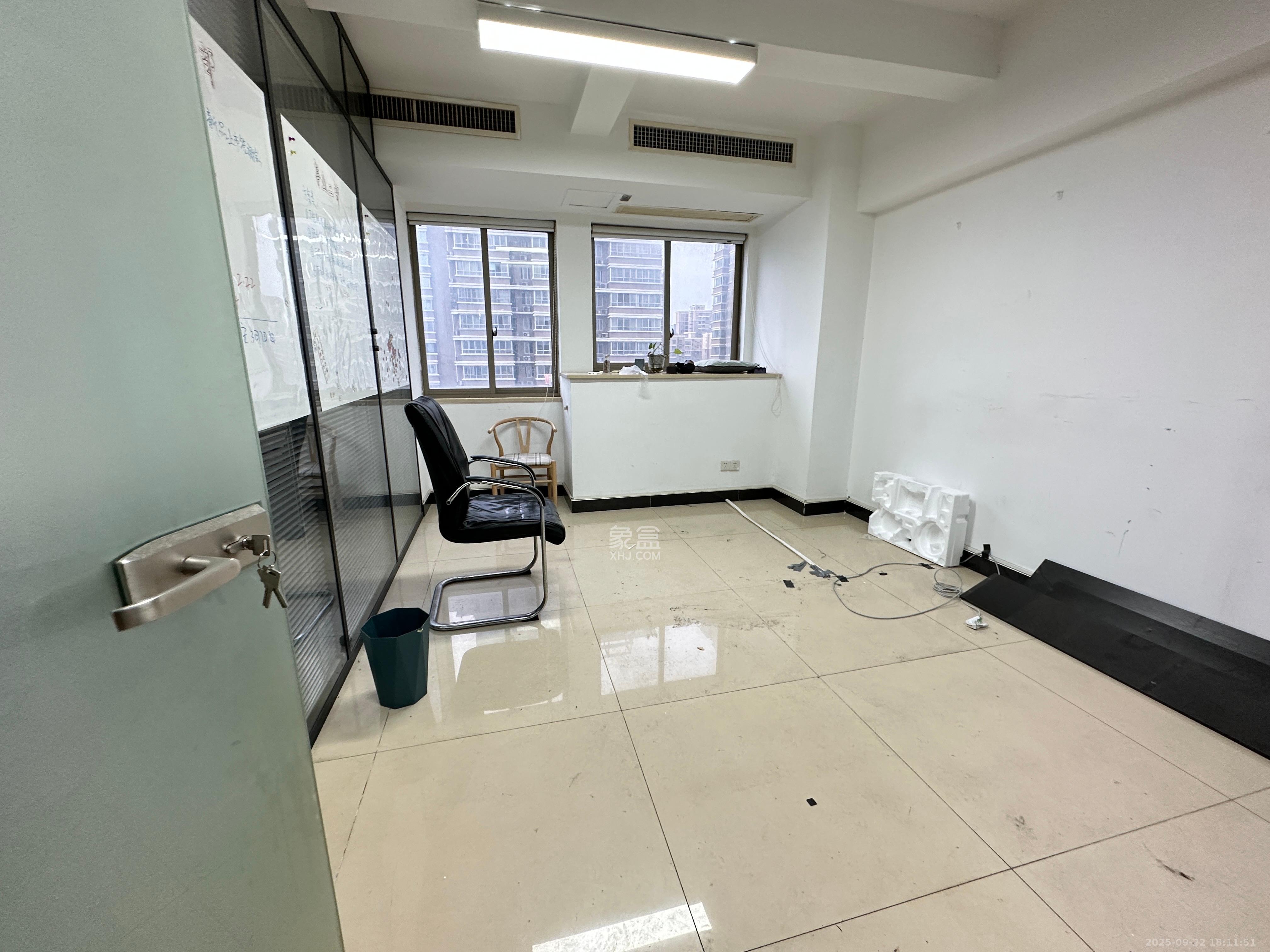 汇达国际公馆（汇达大厦）  5室2厅1卫   8000.00元/月室内图