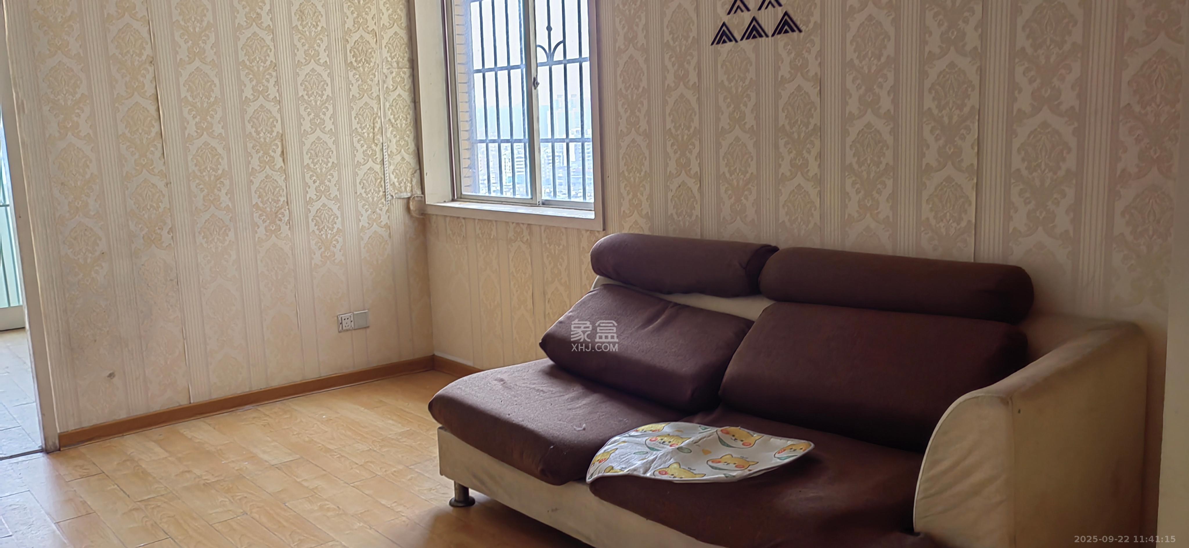 雄踞都市东家 2室1厅1卫 1800.0元/月 雄踞都市东家 2室1厅1卫 1800.0元/月室内图