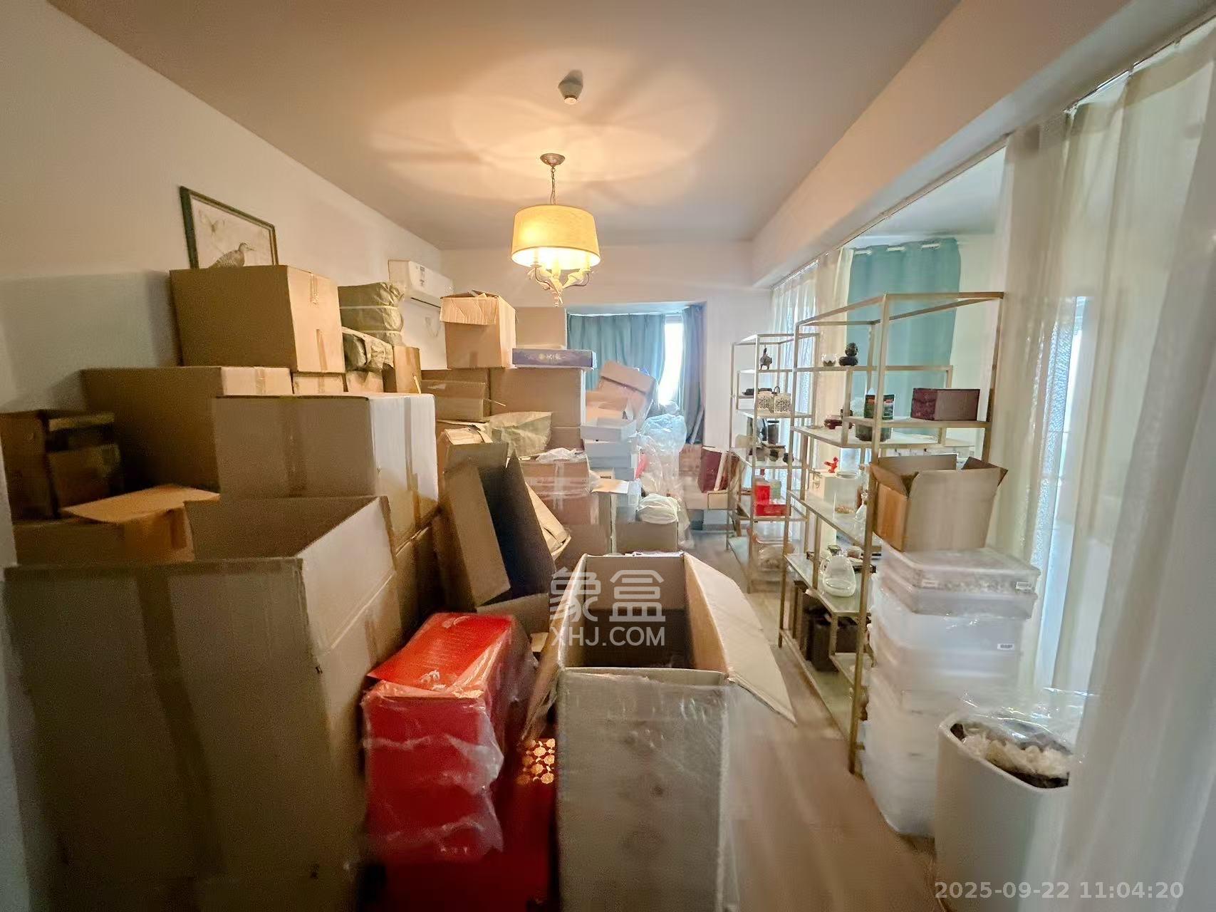 潮宗御苑  4室2厅2卫    6000.0元/月 潮宗御苑  4室2厅2卫    6000.0元/月