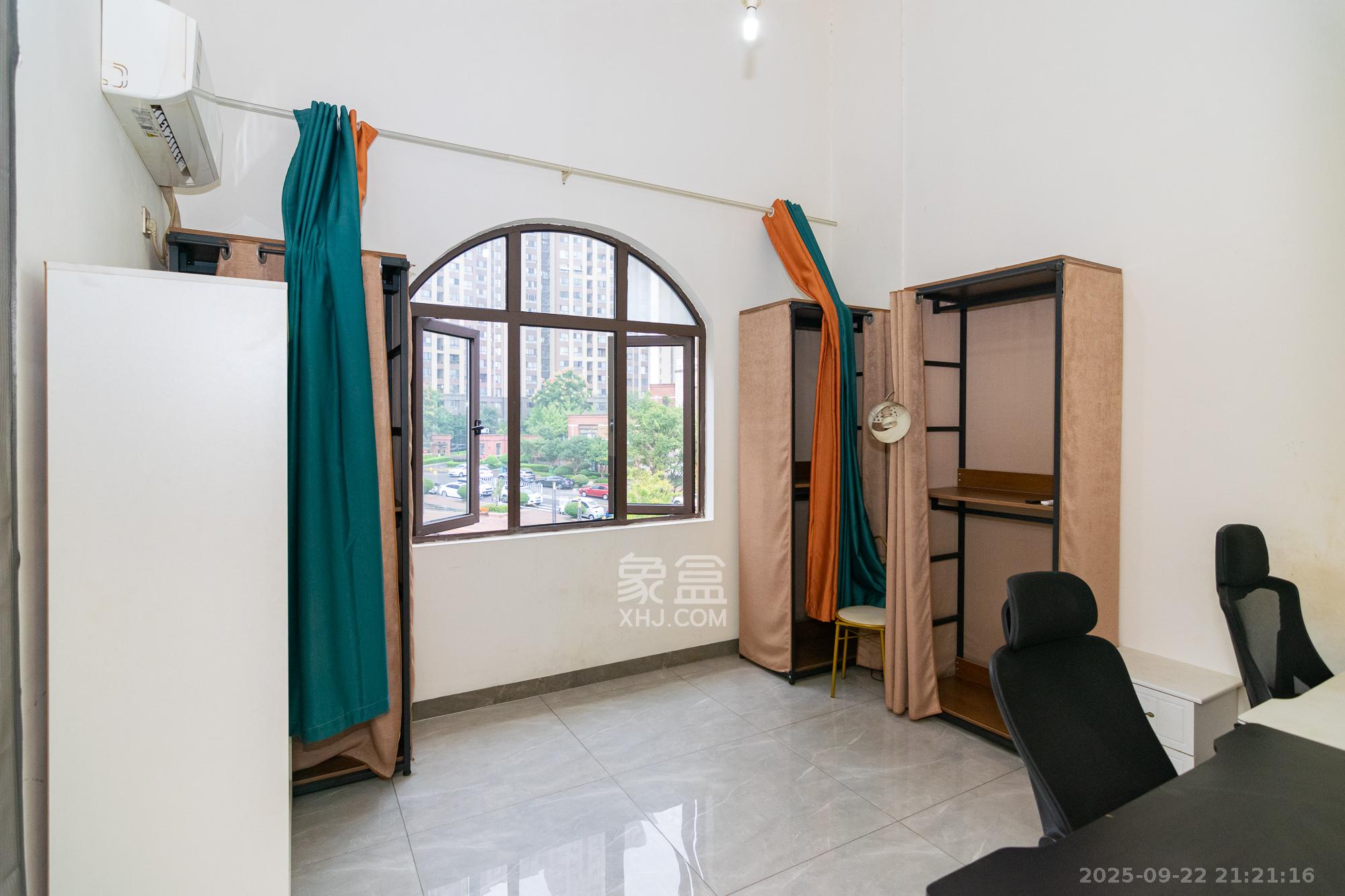 金地三千府(金地湖山樾、金地自在城)  4室2厅2卫    350.0万 金地三千府(金地湖山樾、金地自在城)  4室2厅2卫    350.0万卧室