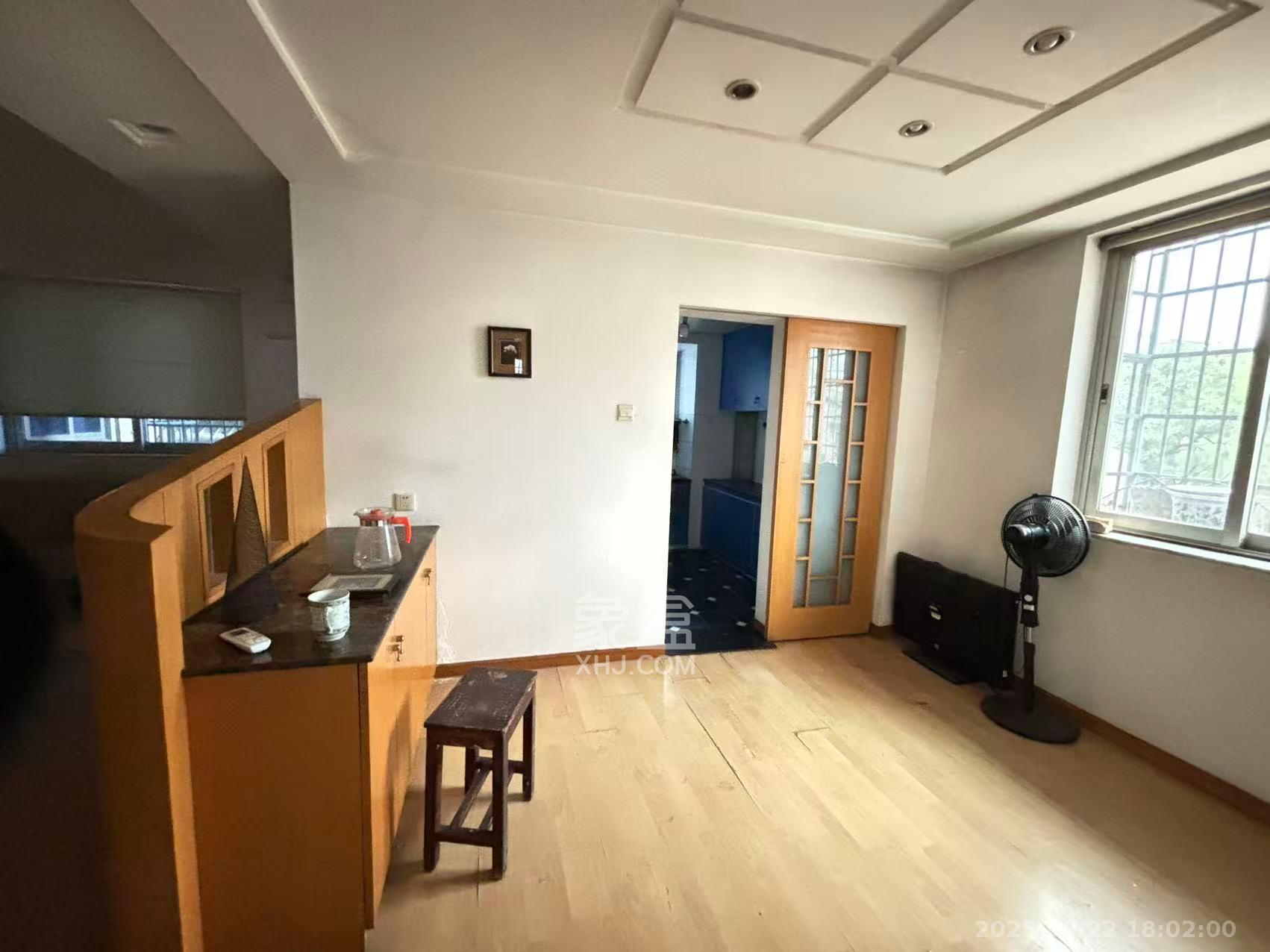 金球公寓  3室2厅2卫    3000.0元/月室内图