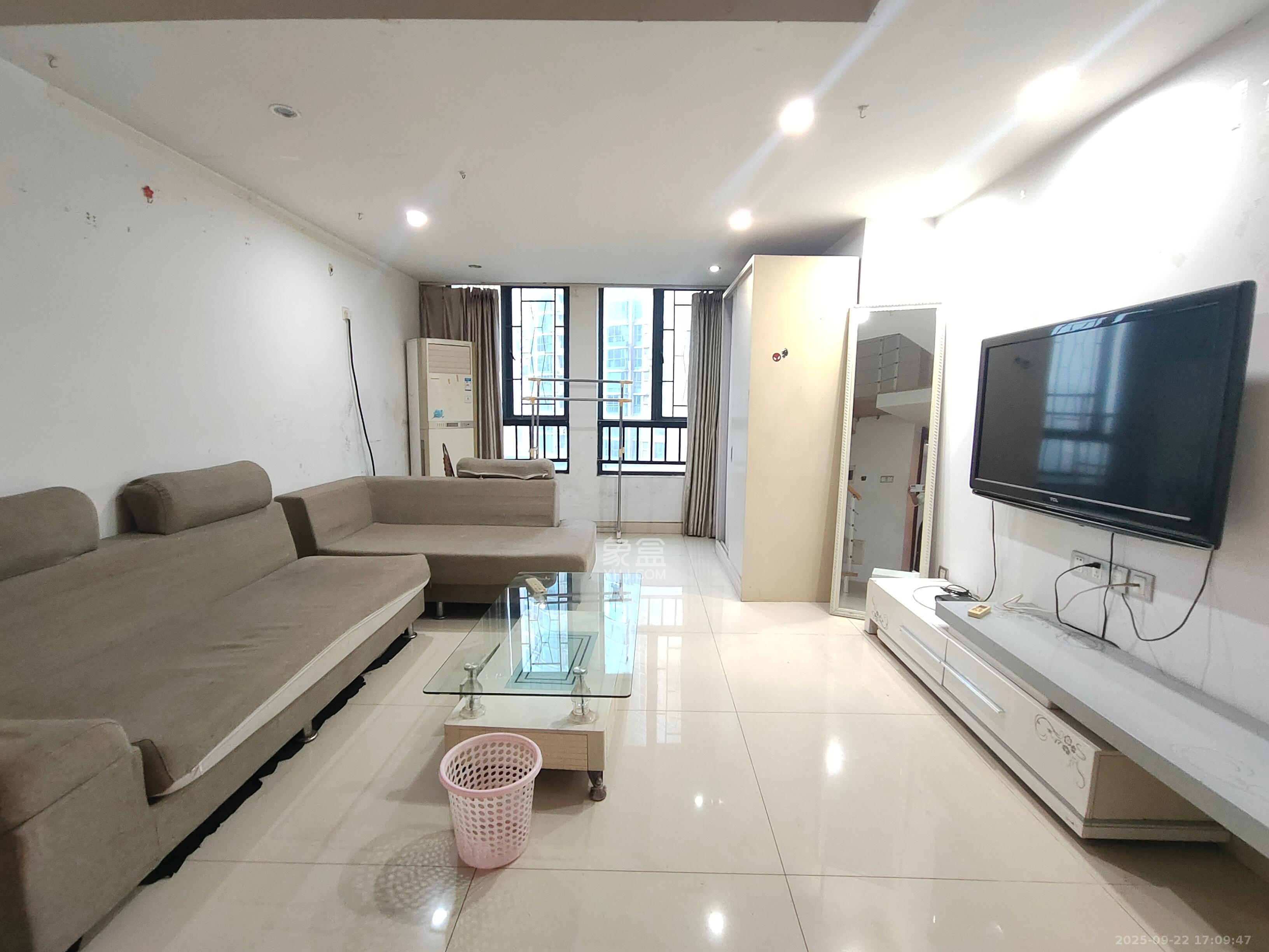 融圣国际 2室1厅1卫 1900.0元/月 融圣国际 2室1厅1卫 1900.0元/月室内图