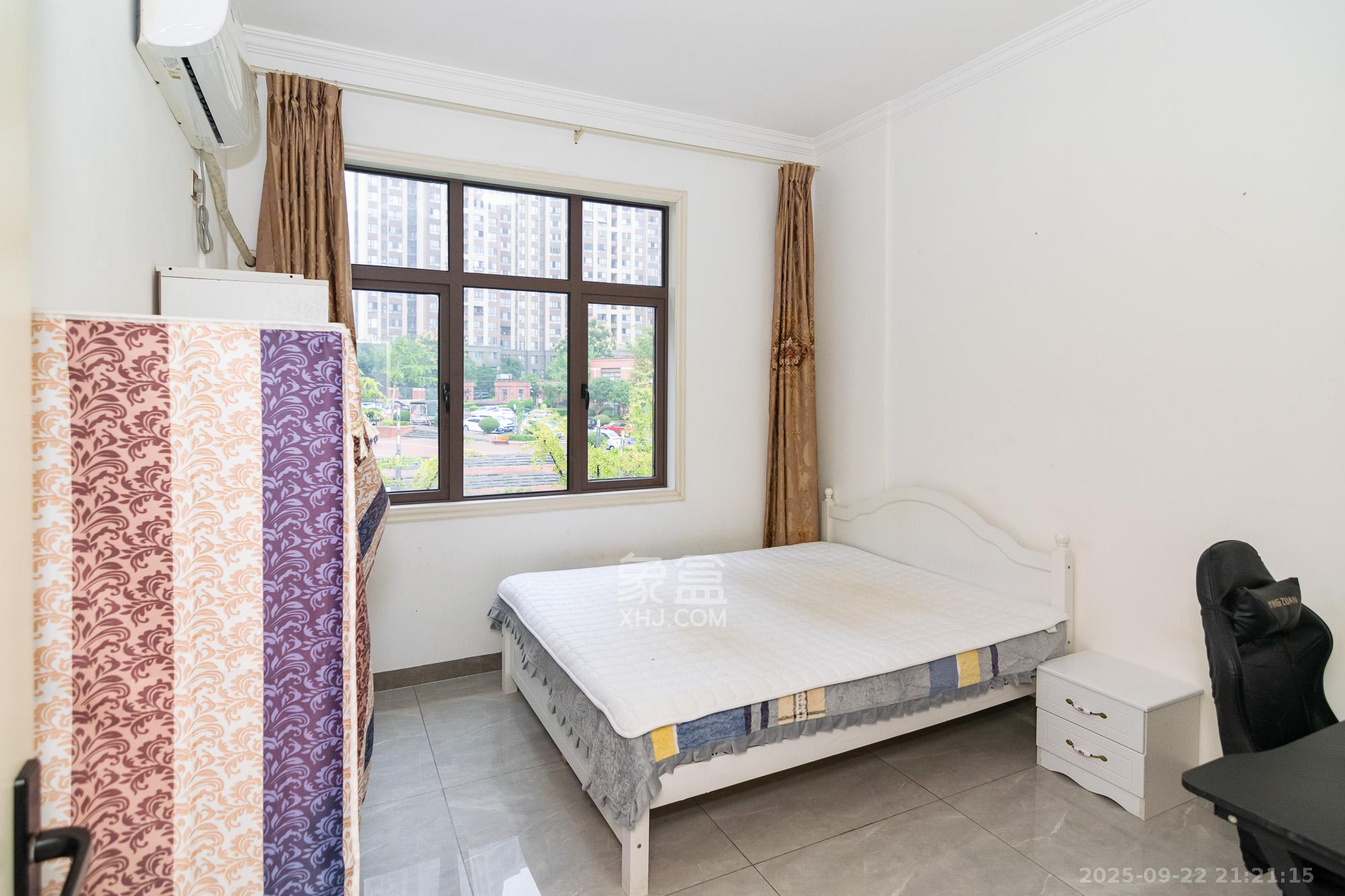 金地三千府(金地湖山樾、金地自在城)  4室2厅2卫    350.0万 金地三千府(金地湖山樾、金地自在城)  4室2厅2卫    350.0万卧室