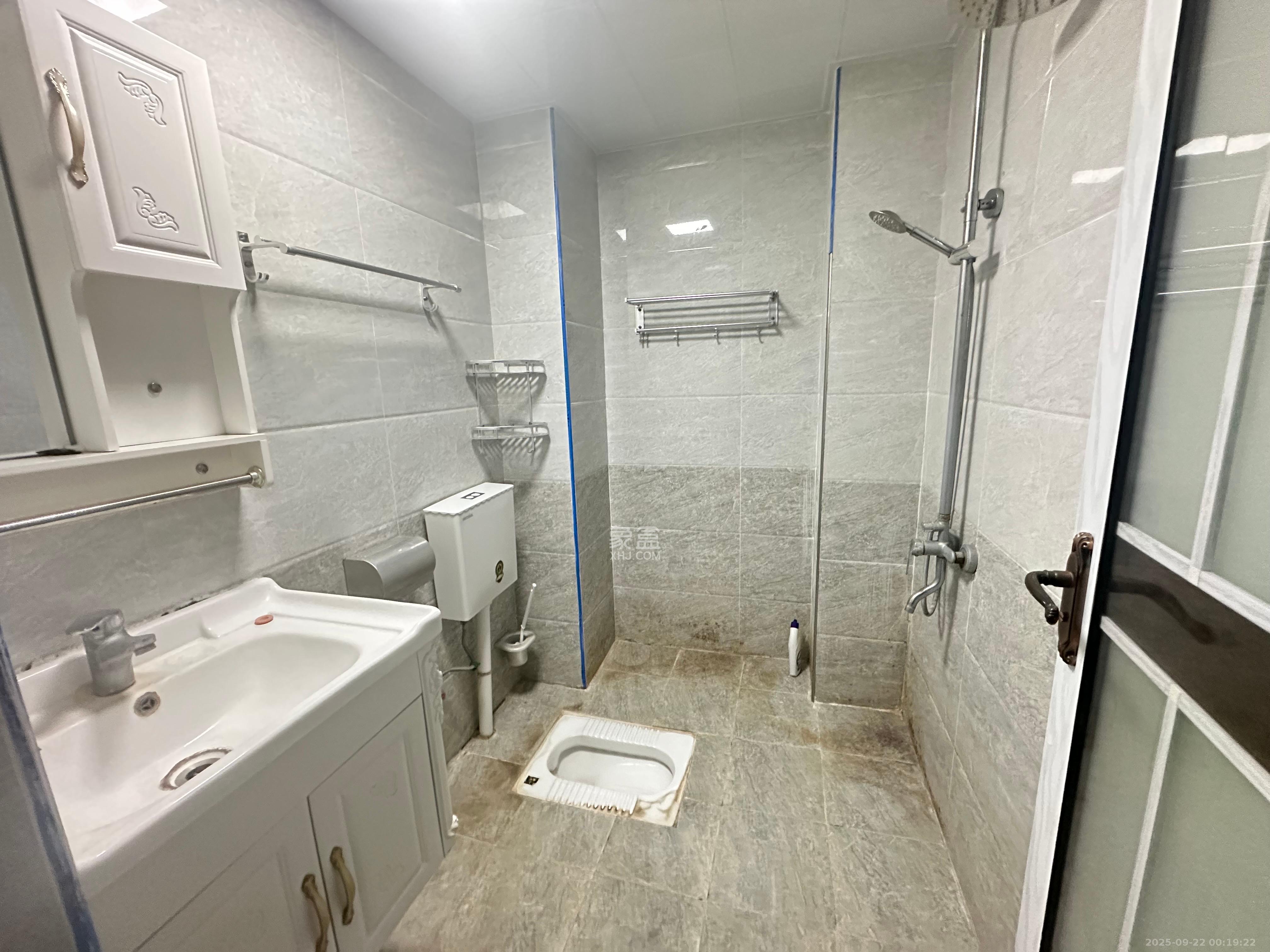 丰园城(鄱阳小区二期) 1室1厅1卫 1200.0元/月 丰园城(鄱阳小区二期) 1室1厅1卫 1200.0元/月室内图