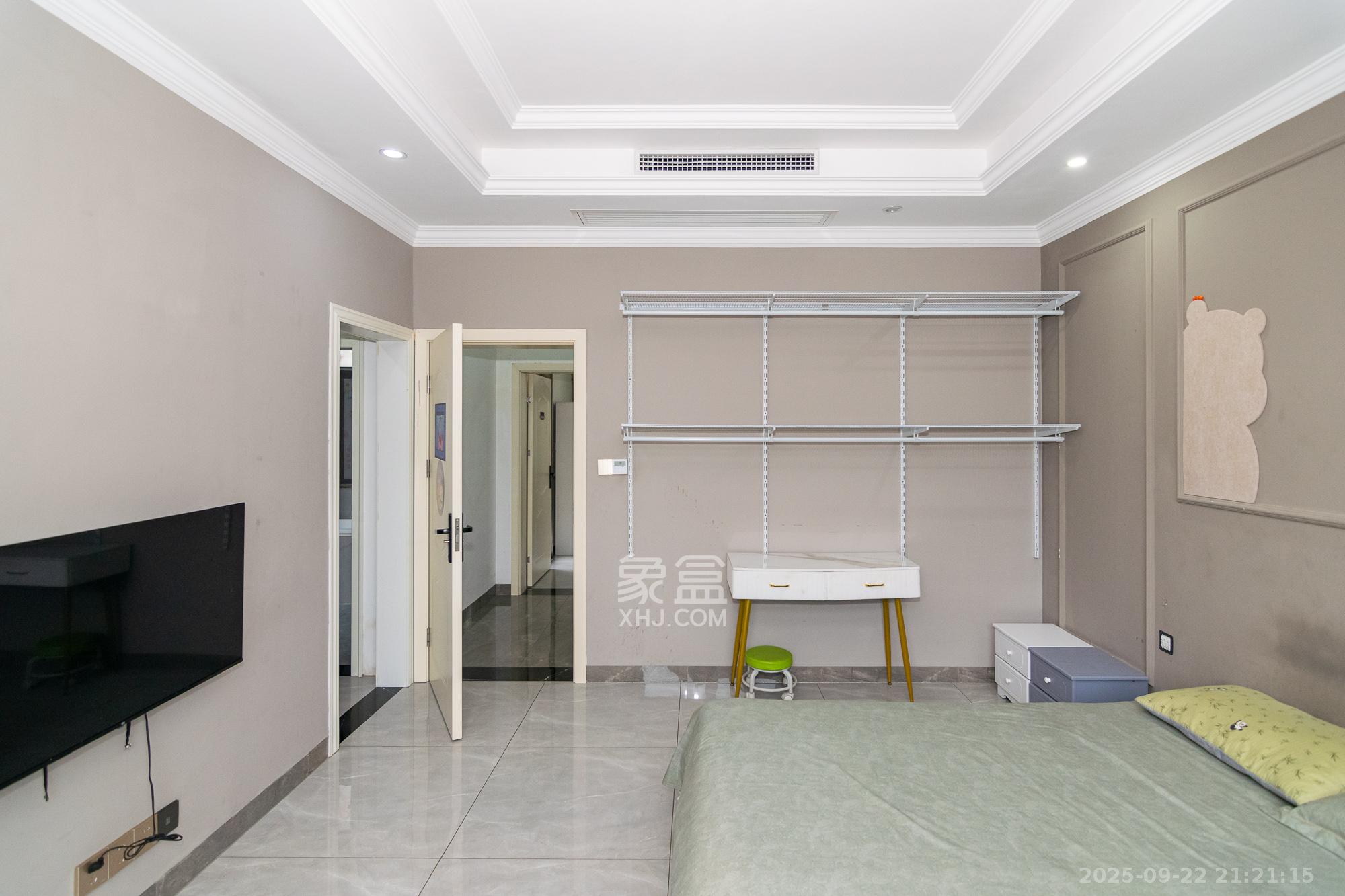 金地三千府(金地湖山樾、金地自在城)  4室2厅2卫    350.0万 金地三千府(金地湖山樾、金地自在城)  4室2厅2卫    350.0万卧室