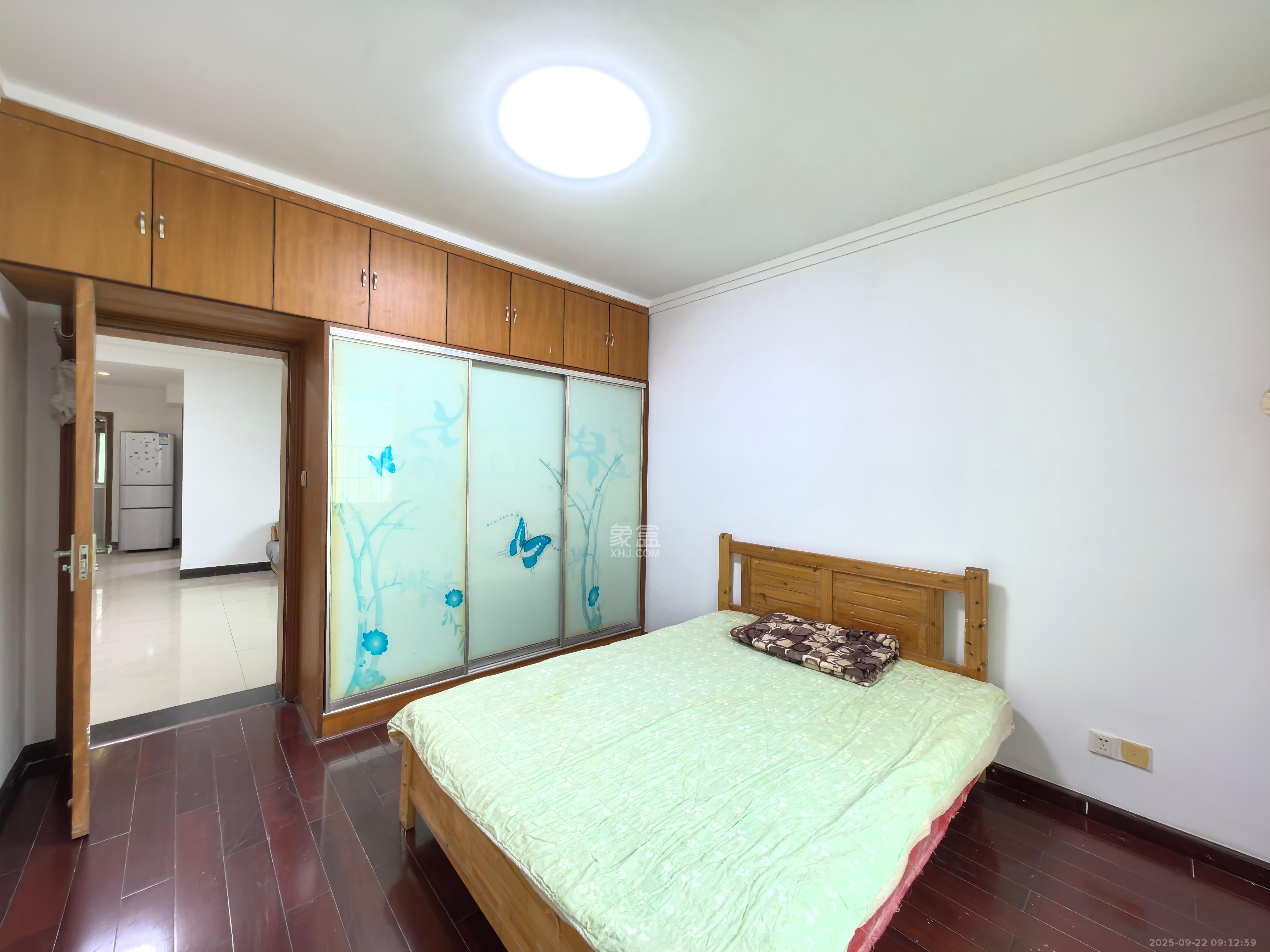 中南汽车世界 3室2厅1卫 1300.0元/月 中南汽车世界 3室2厅1卫 1300.0元/月室内图