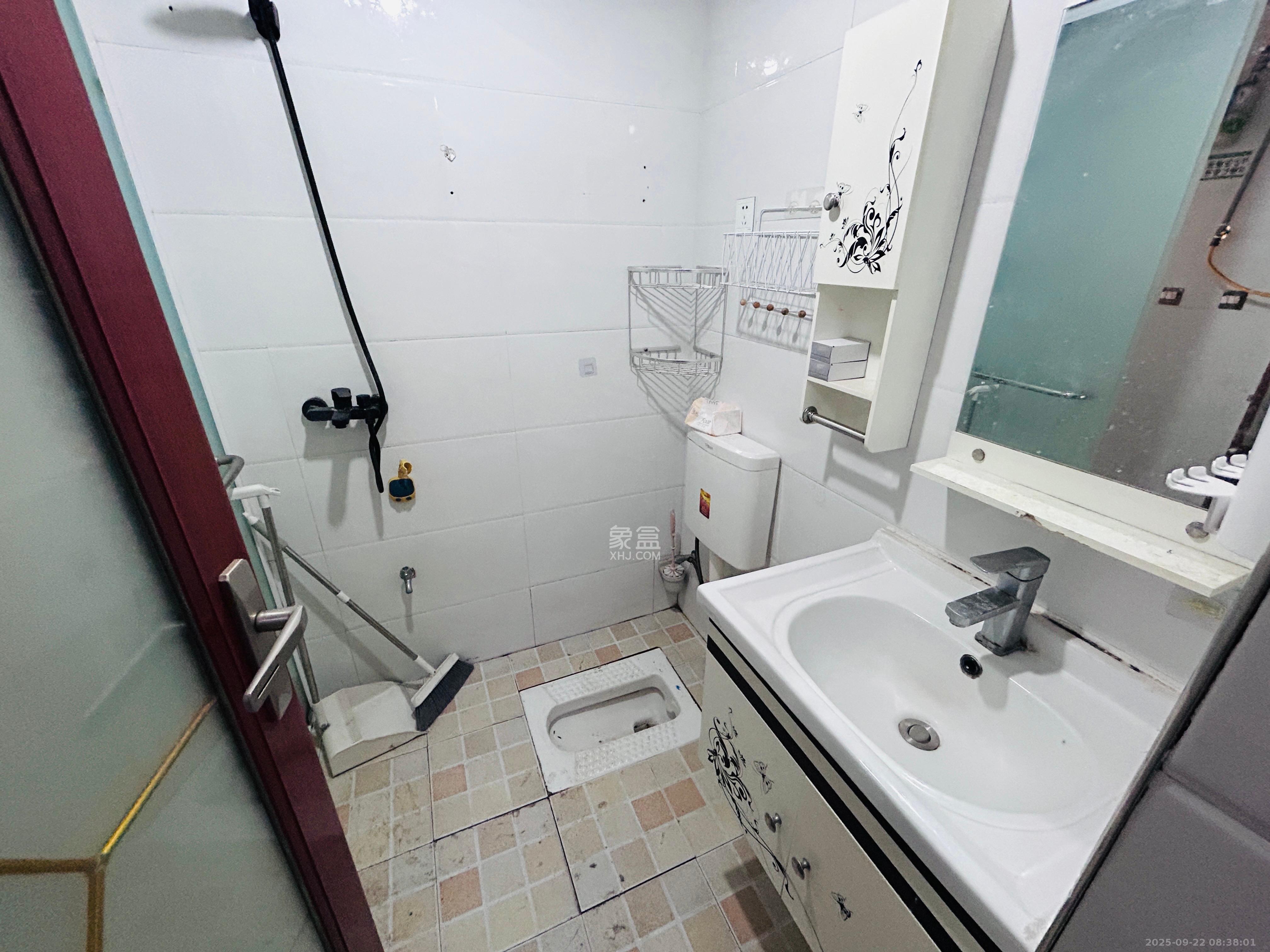 中建芙蓉工社  2室1厅1卫   1500.00元/月室内图
