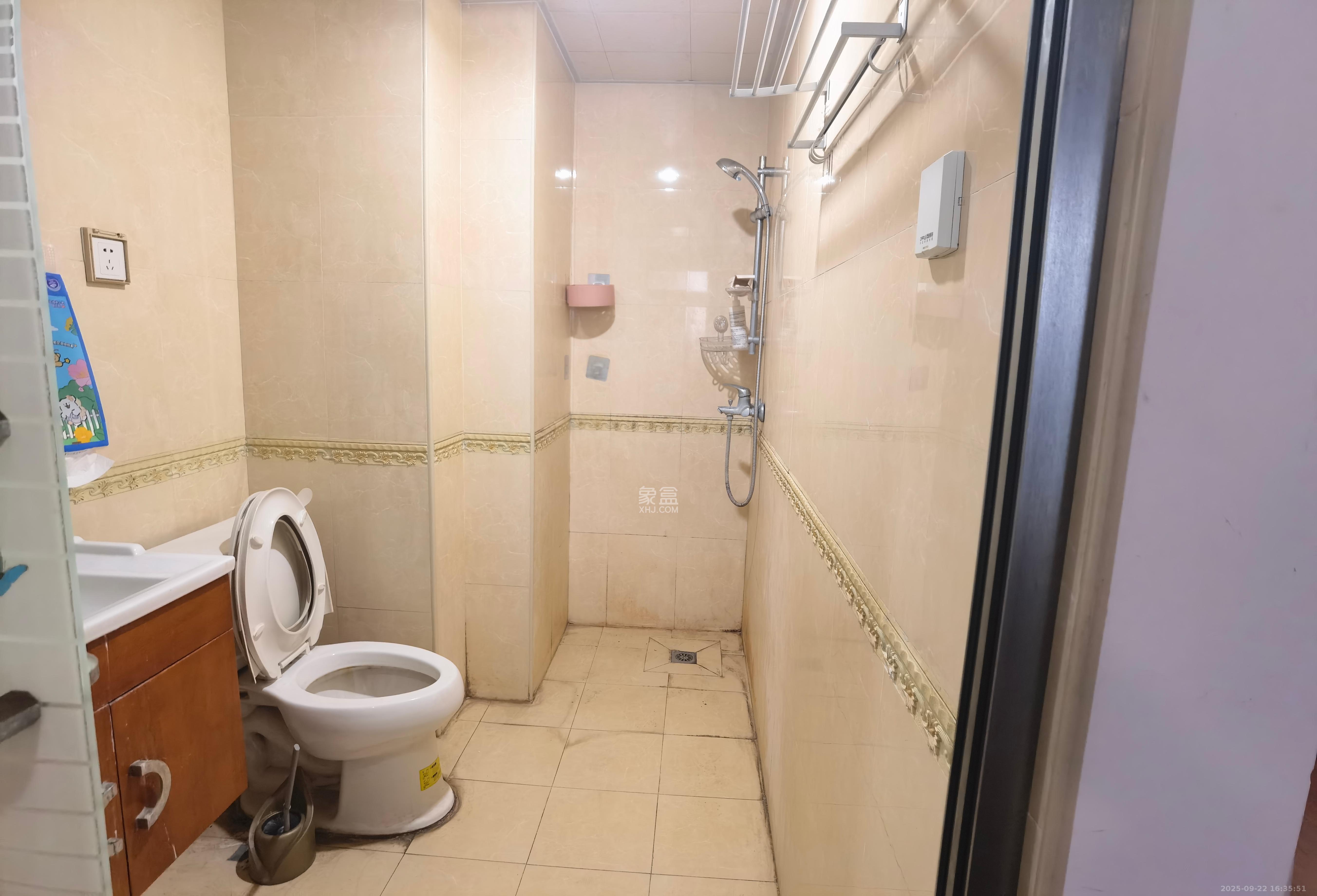 环宇天地、中海地产（中信城市广场二期）  1室1厅1卫    1200.0元/月室内图