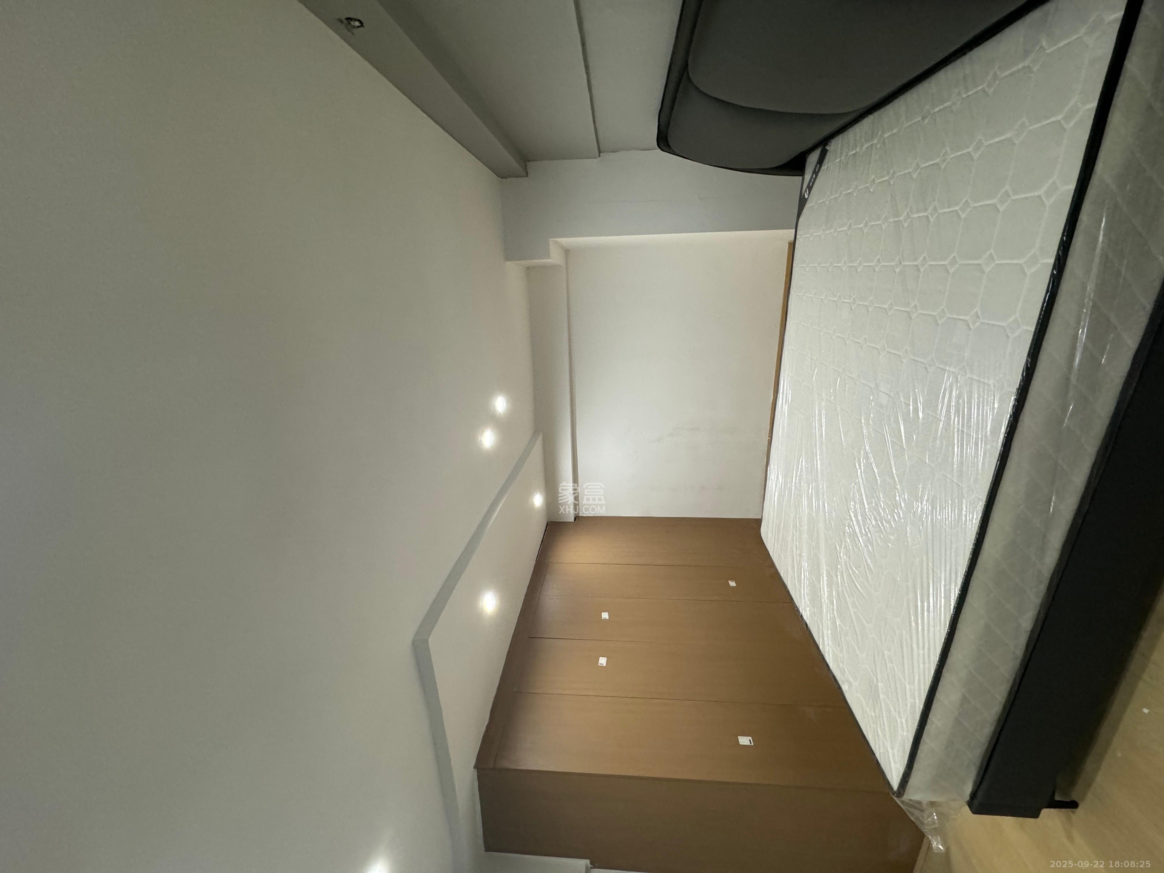 绿地商务广场  1室1厅1卫    1800.0元/月室内图