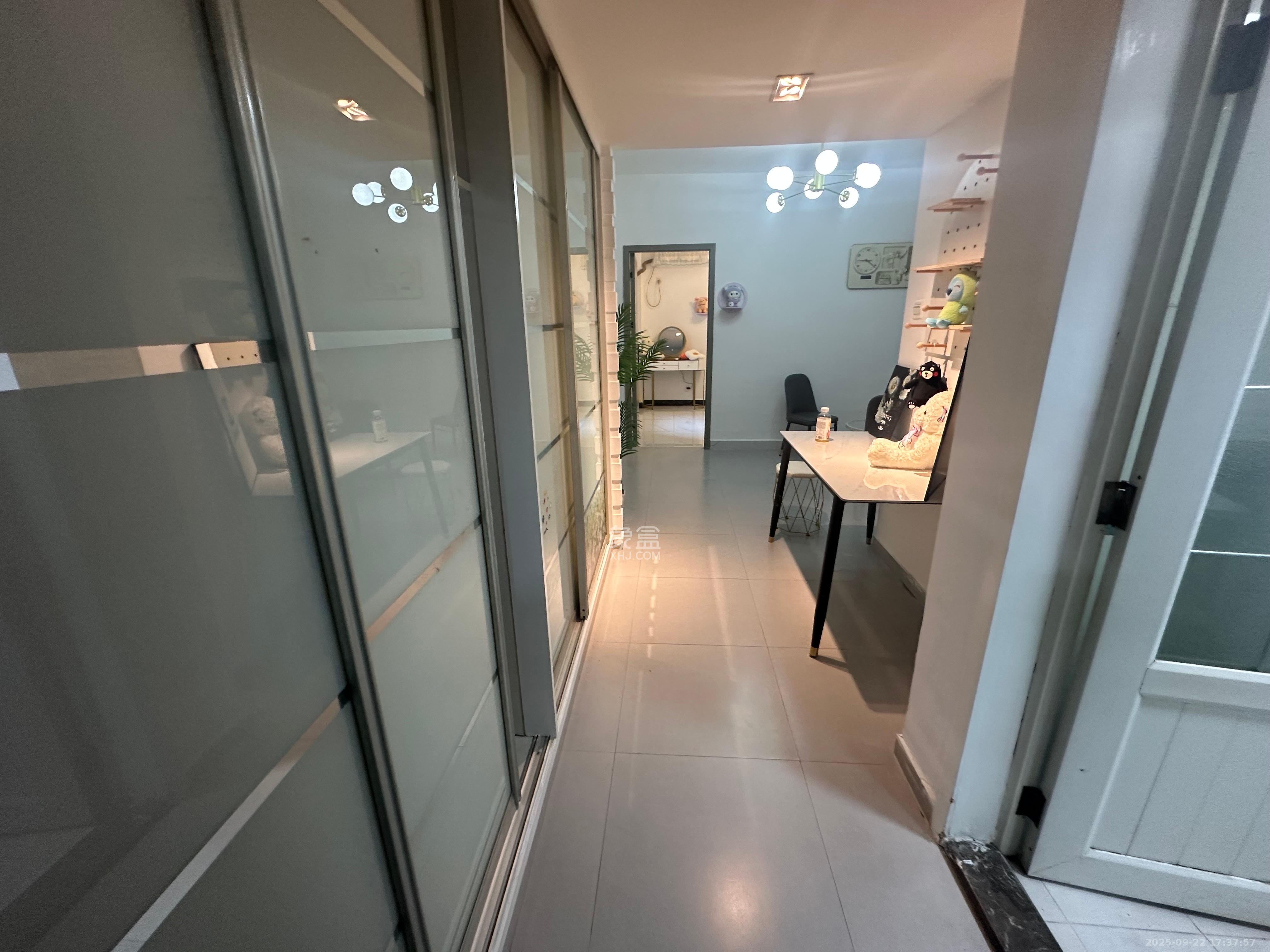 省电化教育馆宿舍(电教大厦) 5室2厅2卫 5000.0元/月 省电化教育馆宿舍(电教大厦) 5室2厅2卫 5000.0元/月室内图