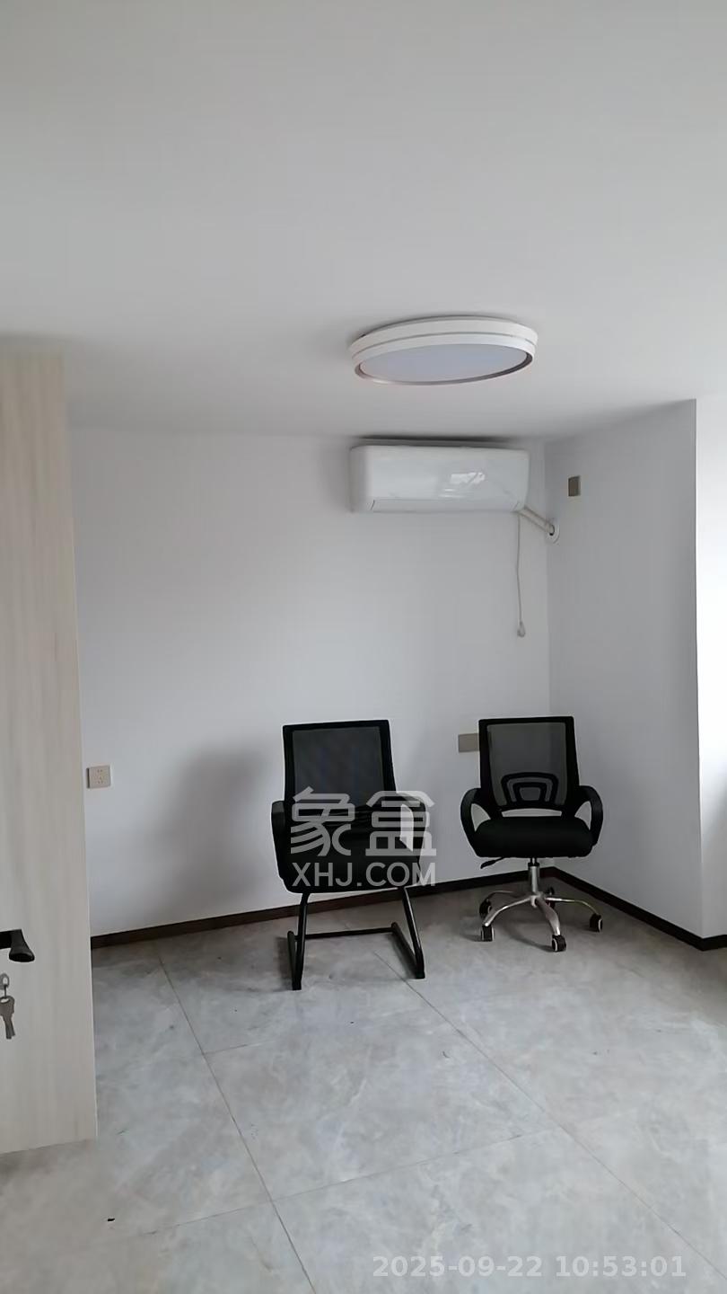 中南国际眼镜城(中伟商业中心) 4室1厅2卫 1900.0元/月 中南国际眼镜城(中伟商业中心) 4室1厅2卫 1900.0元/月室内图