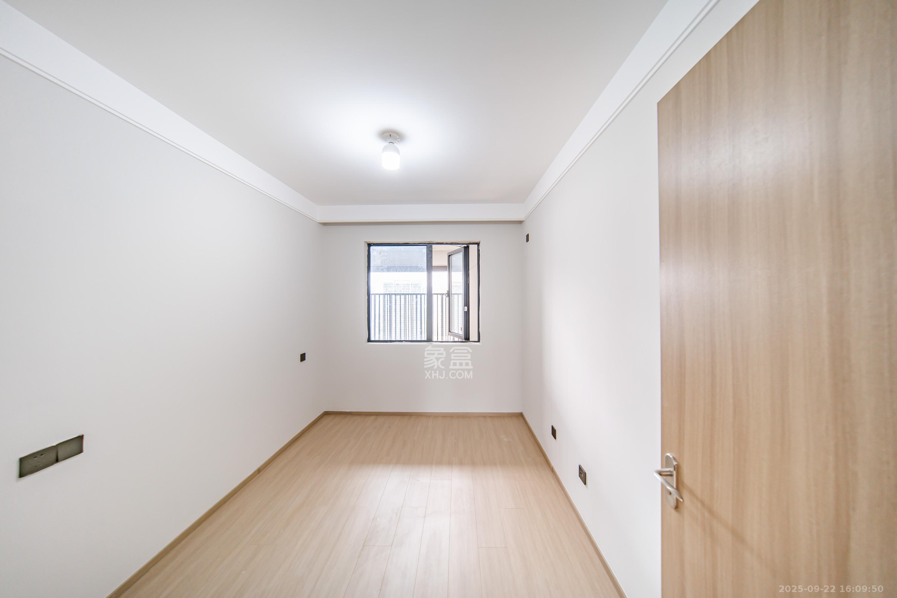 华润凯旋门二期 3室2厅2卫 160.0万 华润凯旋门二期 3室2厅2卫 160.0万卧室