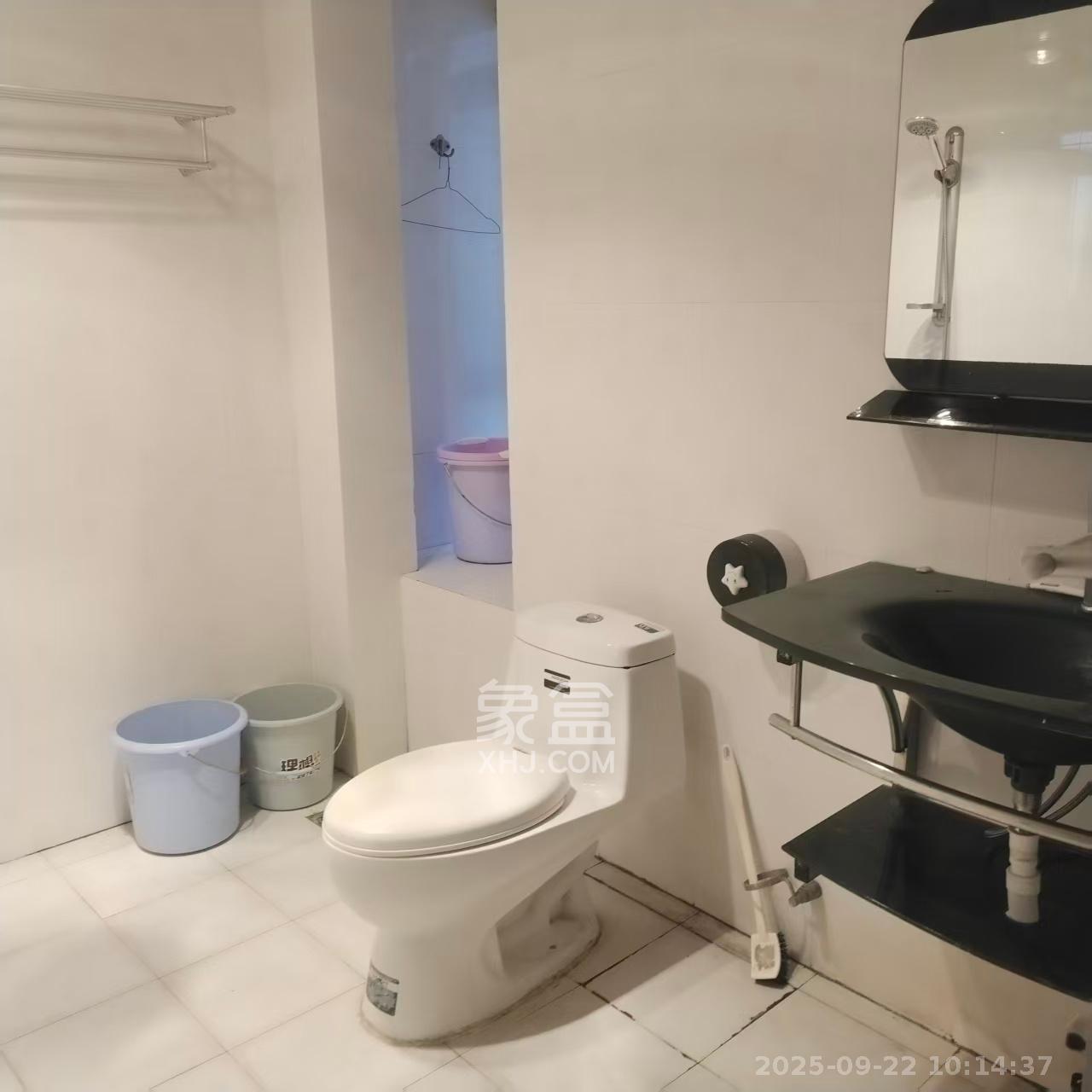 望兴景园一期  3室2厅2卫    2300.0元/月室内图