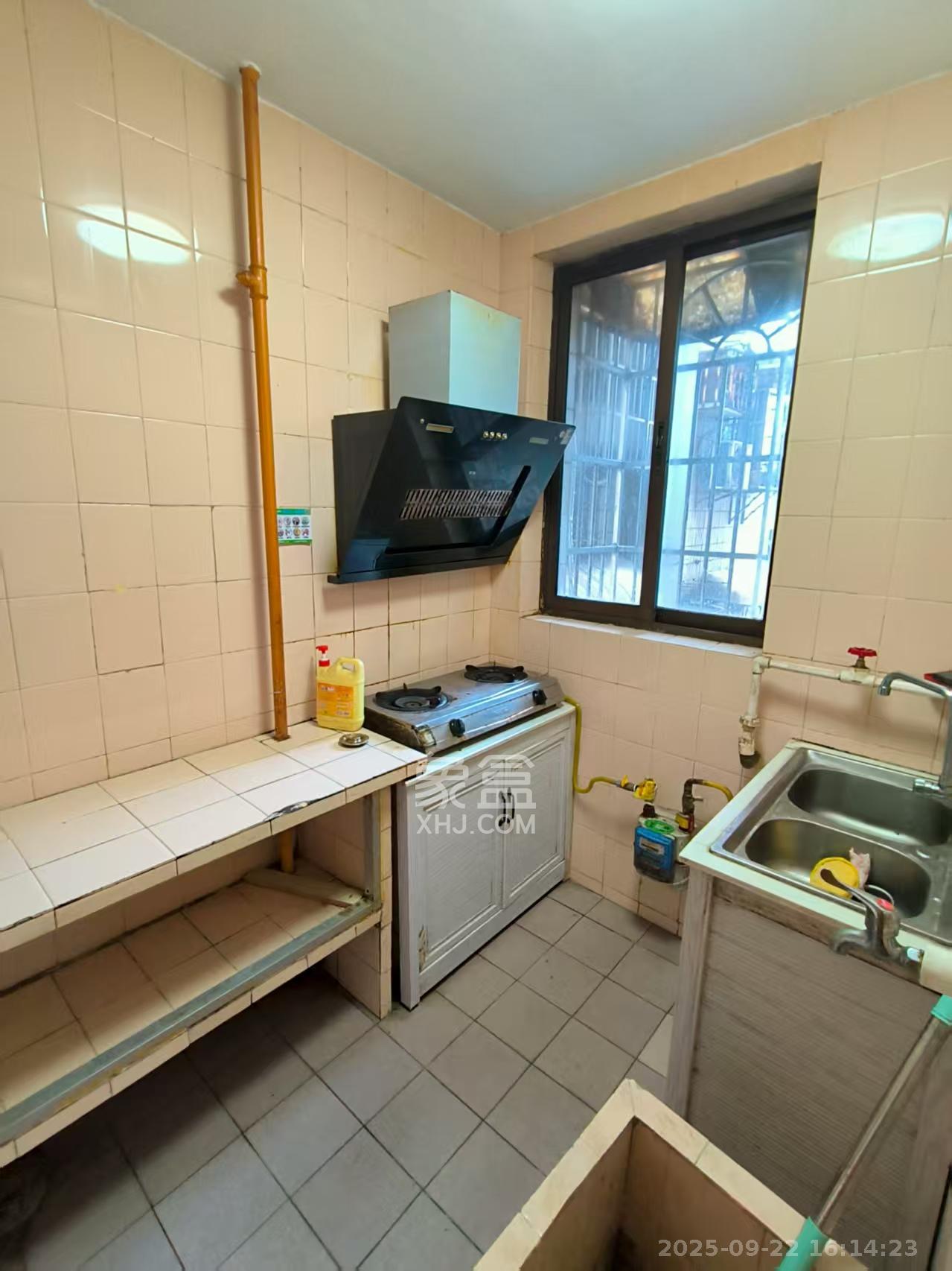 新富城  4室2厅2卫    3500.0元/月室内图