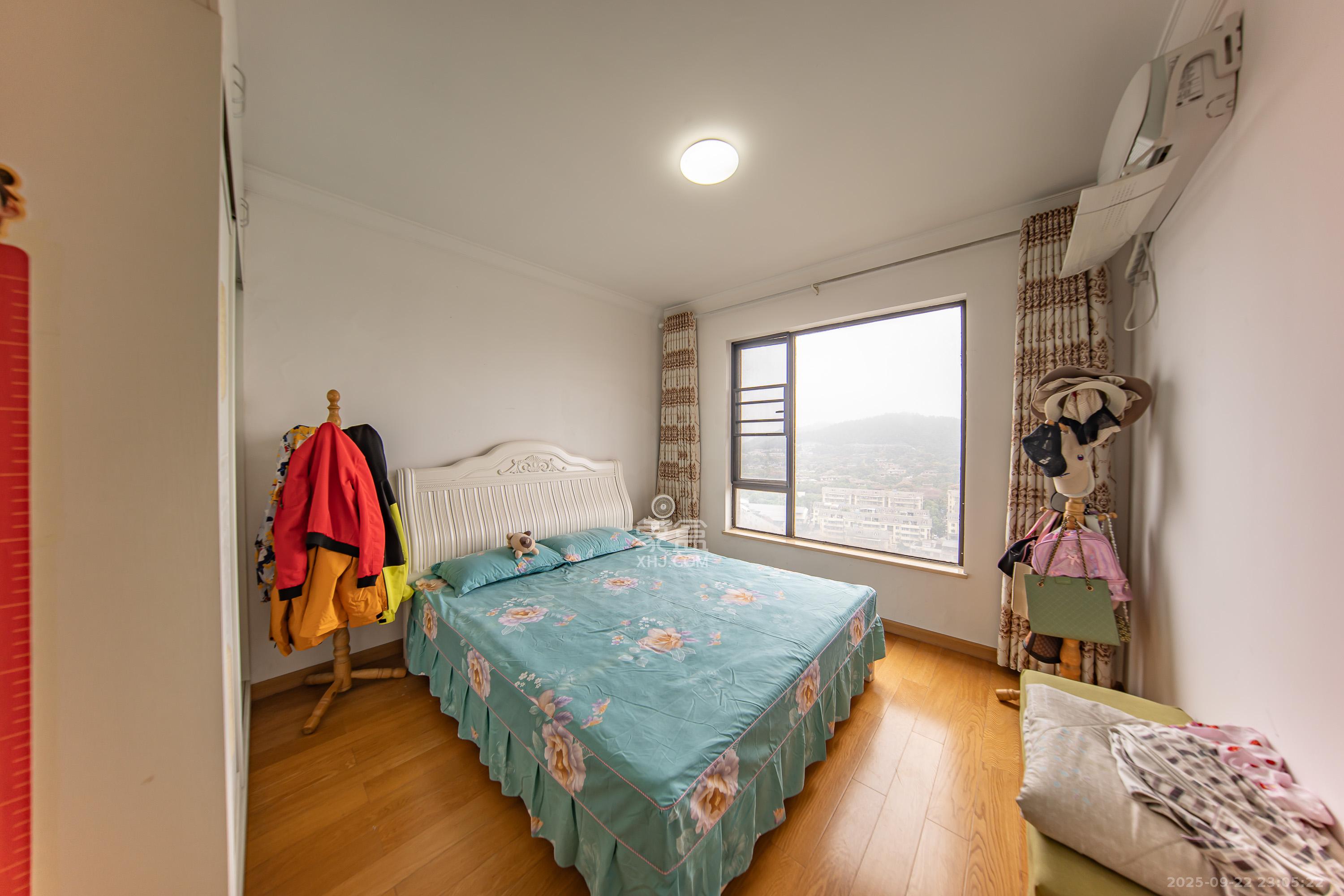 中海国际四期  3室2厅2卫    81.8万 中海国际四期  3室2厅2卫    81.8万卧室