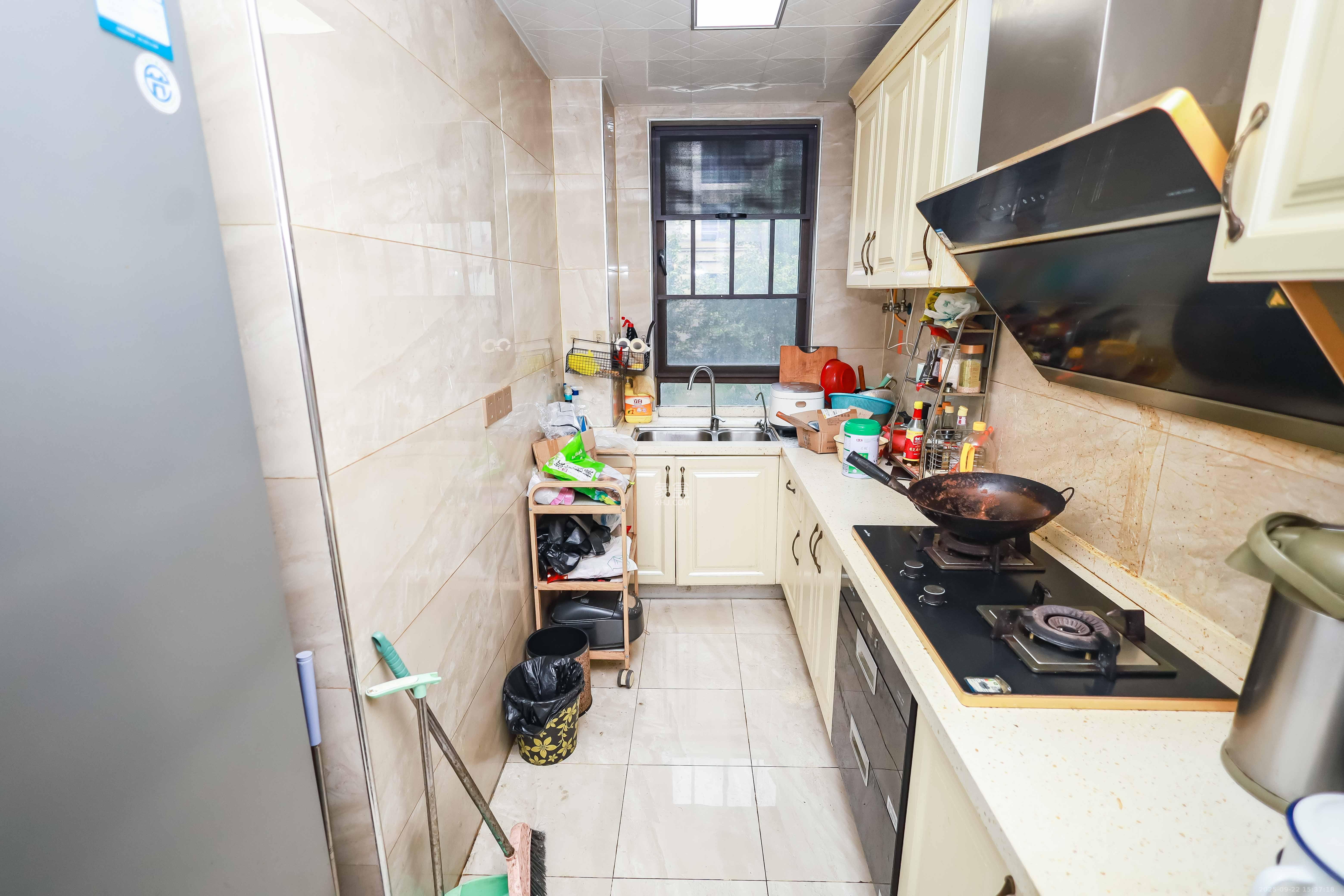 奥克斯缔壹城 4室2厅2卫 232.0万 奥克斯缔壹城 4室2厅2卫 232.0万厨房