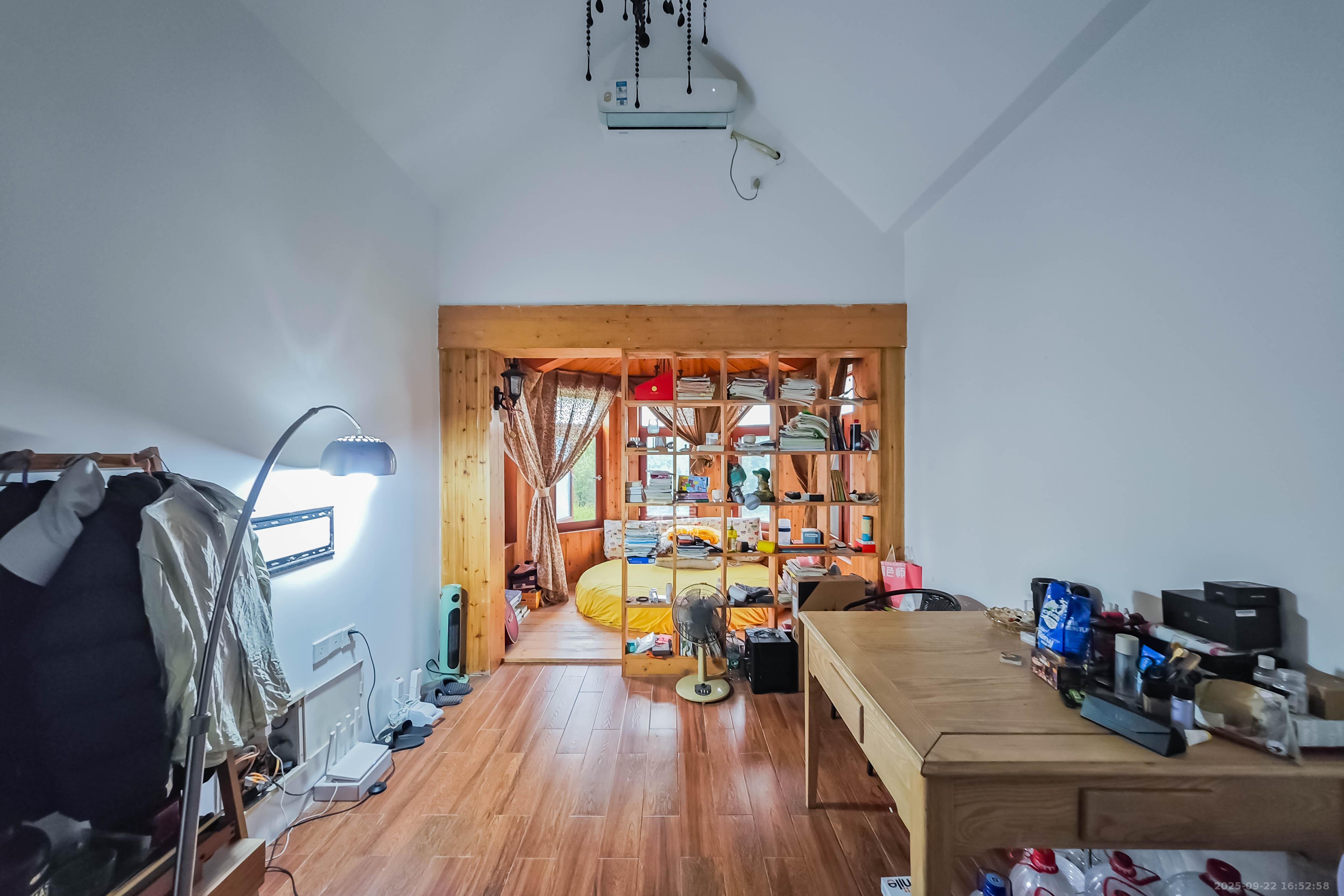 吉联小区(红墅湾) 6室2厅6卫 680.0万 吉联小区(红墅湾) 6室2厅6卫 680.0万卧室