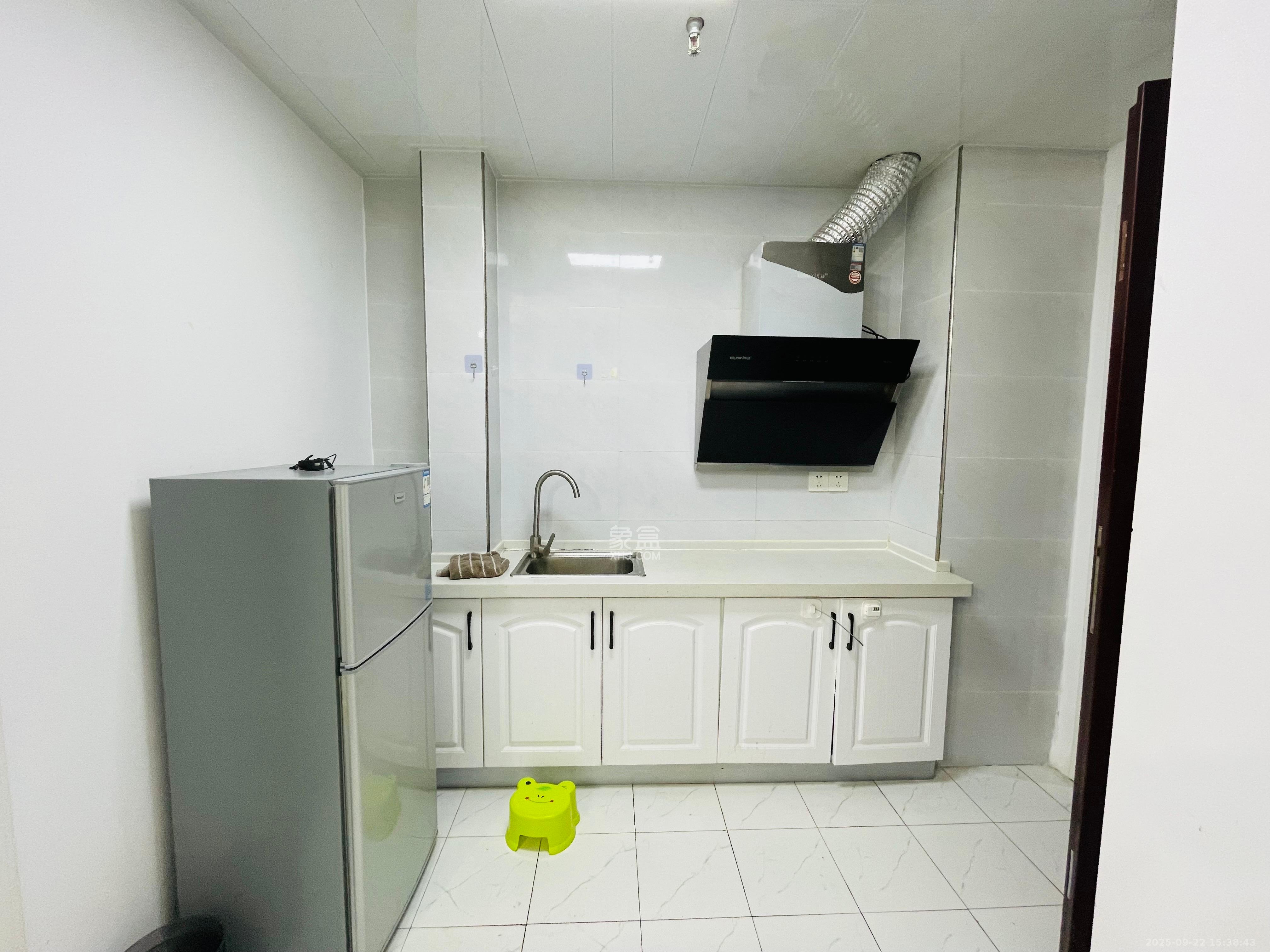 裕天国际商汇中心 1室0厅0卫 1800.0元/月 裕天国际商汇中心 1室0厅0卫 1800.0元/月室内图