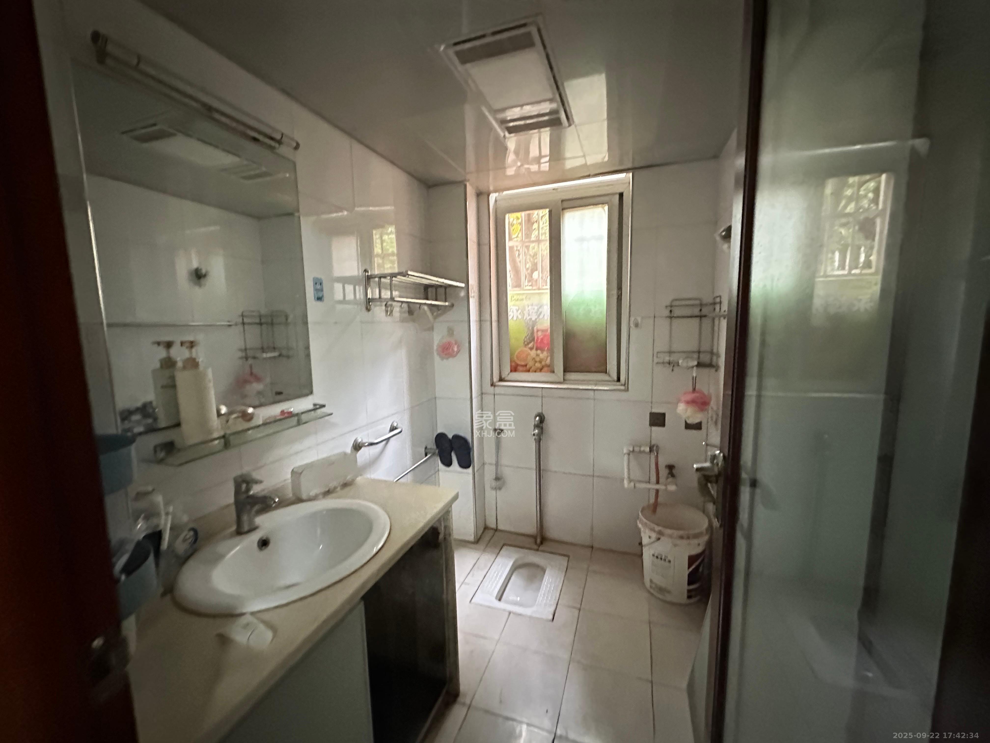 鄱阳小区 2室2厅1卫 1400.0元/月 鄱阳小区 2室2厅1卫 1400.0元/月室内图