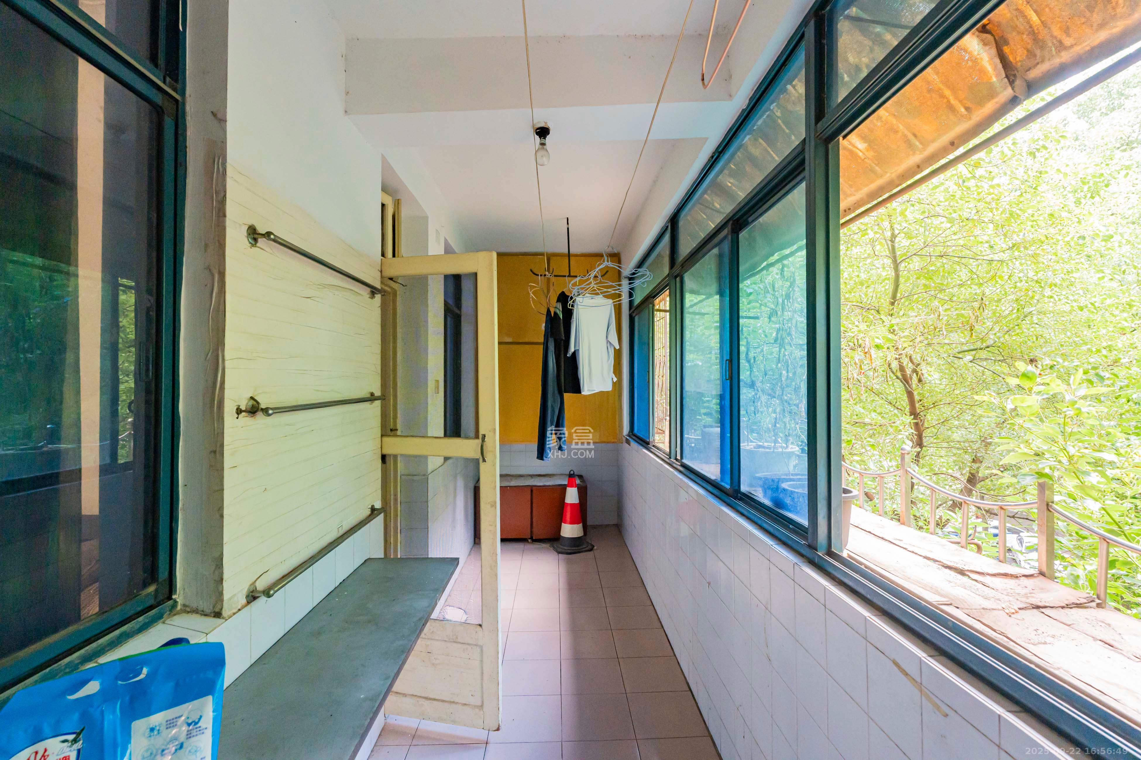 四方坪教师村 3室2厅1卫 52.0万 四方坪教师村 3室2厅1卫 52.0万阳台