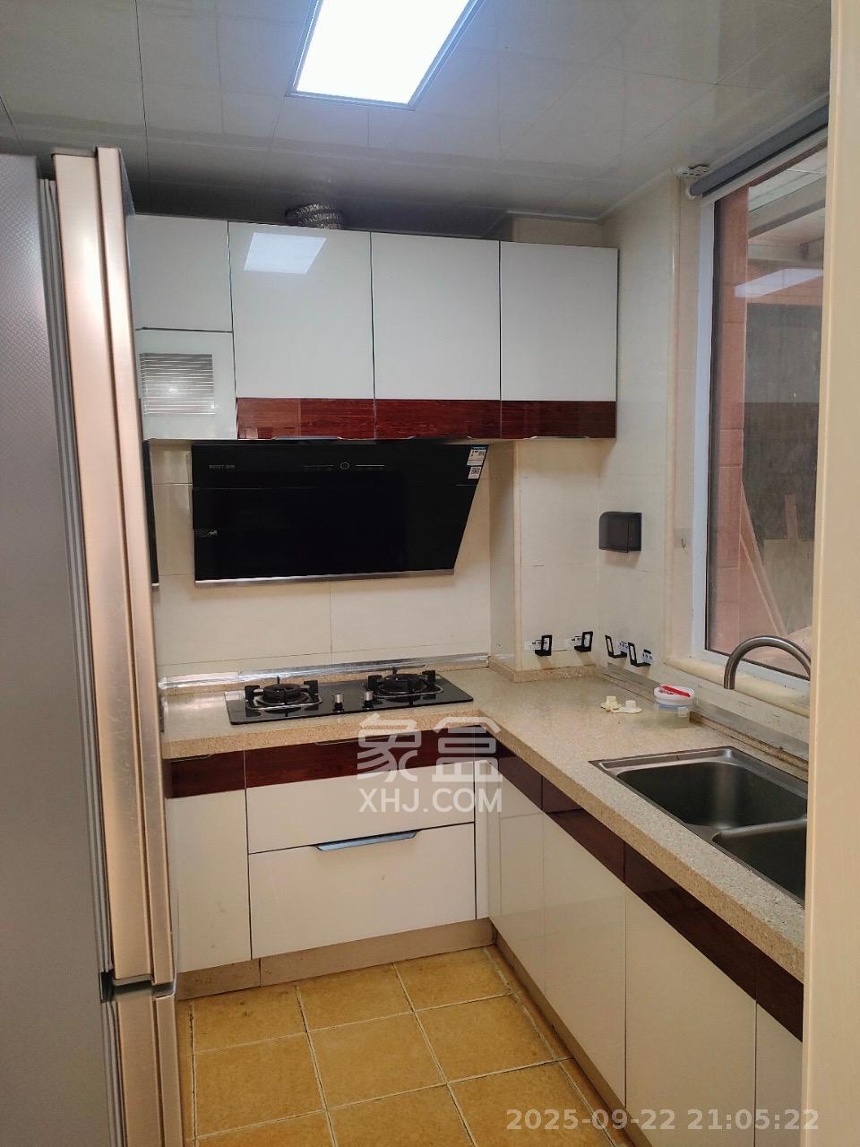 丽发新城 2室2厅1卫 1700.0元/月 丽发新城 2室2厅1卫 1700.0元/月室内图