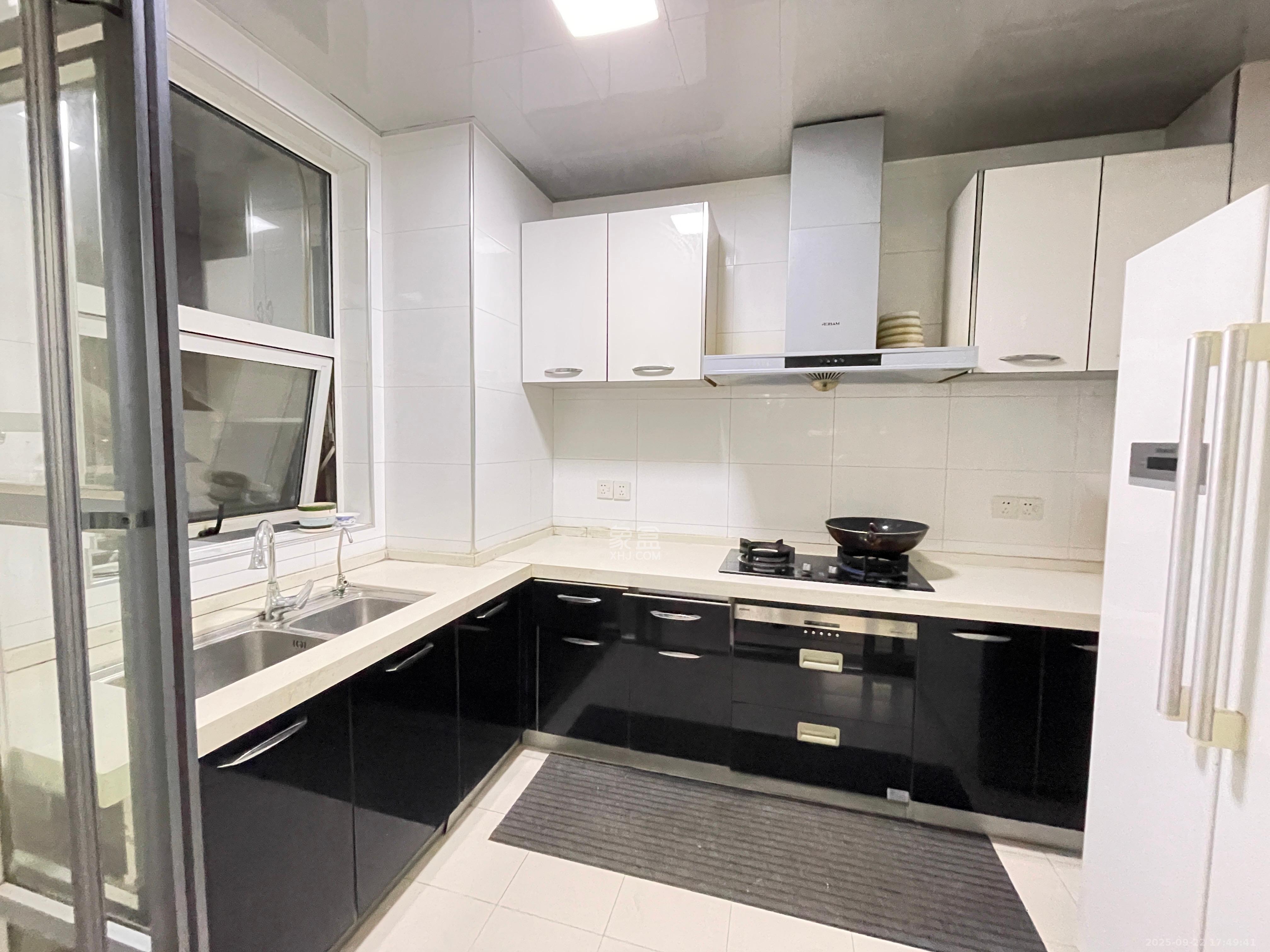 西点公园里 3室2厅2卫 3200.0元/月 西点公园里 3室2厅2卫 3200.0元/月室内图