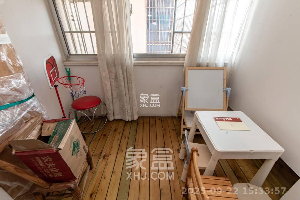 鑫兴佳园  3室2厅2卫    2400.0元/月室内图