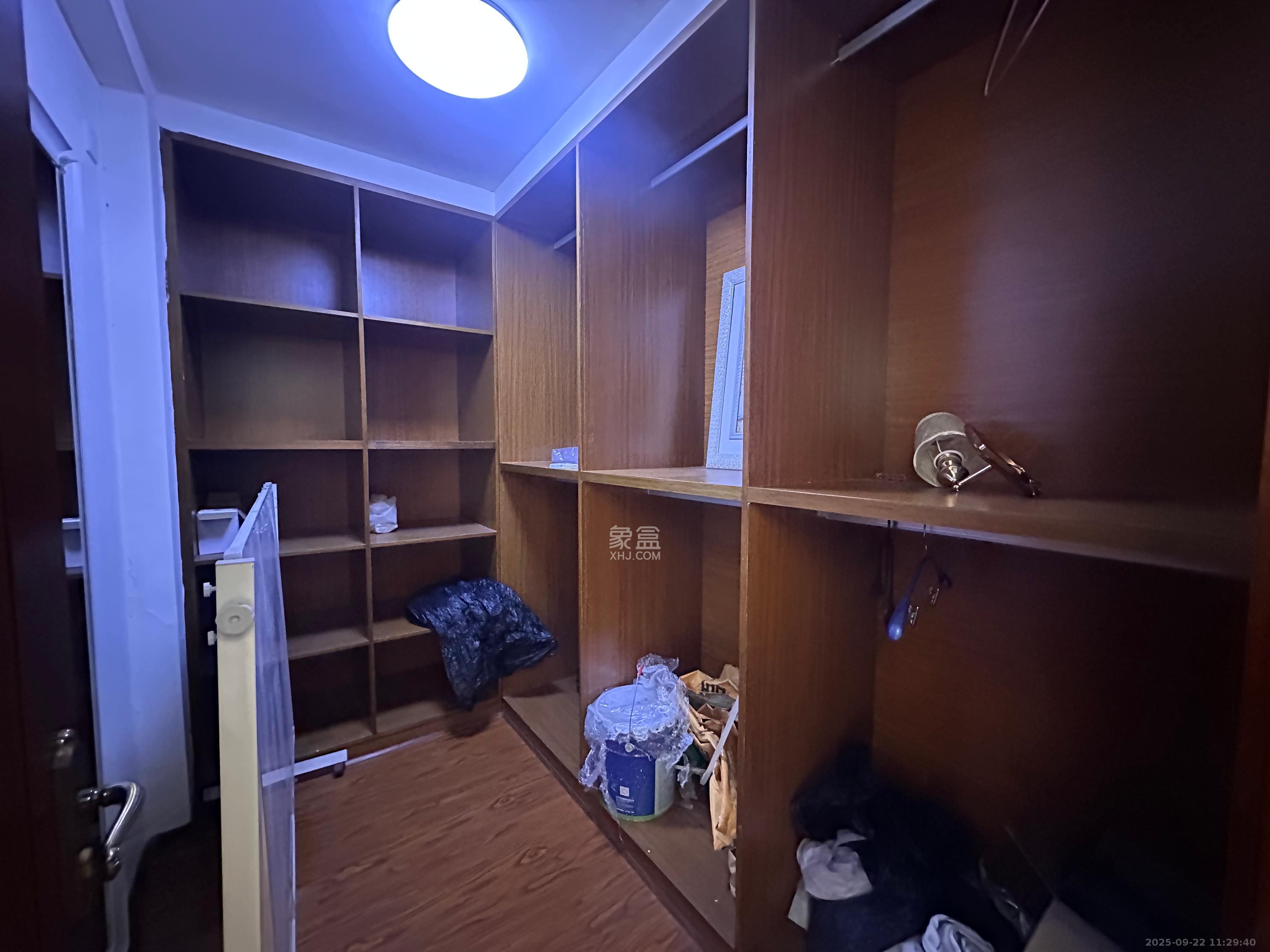 藏珑湖上国际花园 3室2厅2卫 4000.0元/月 藏珑湖上国际花园 3室2厅2卫 4000.0元/月室内图