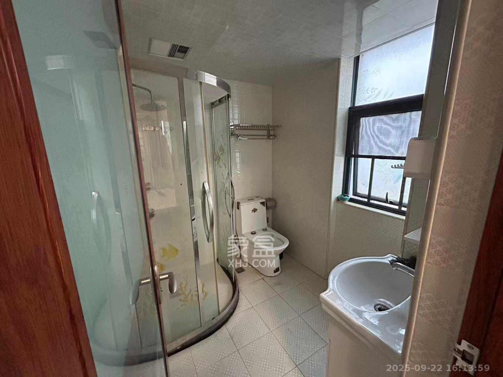 标志浪漫满屋(枫景公寓) 1室2厅1卫 2800.0元/月 标志浪漫满屋(枫景公寓) 1室2厅1卫 2800.0元/月室内图