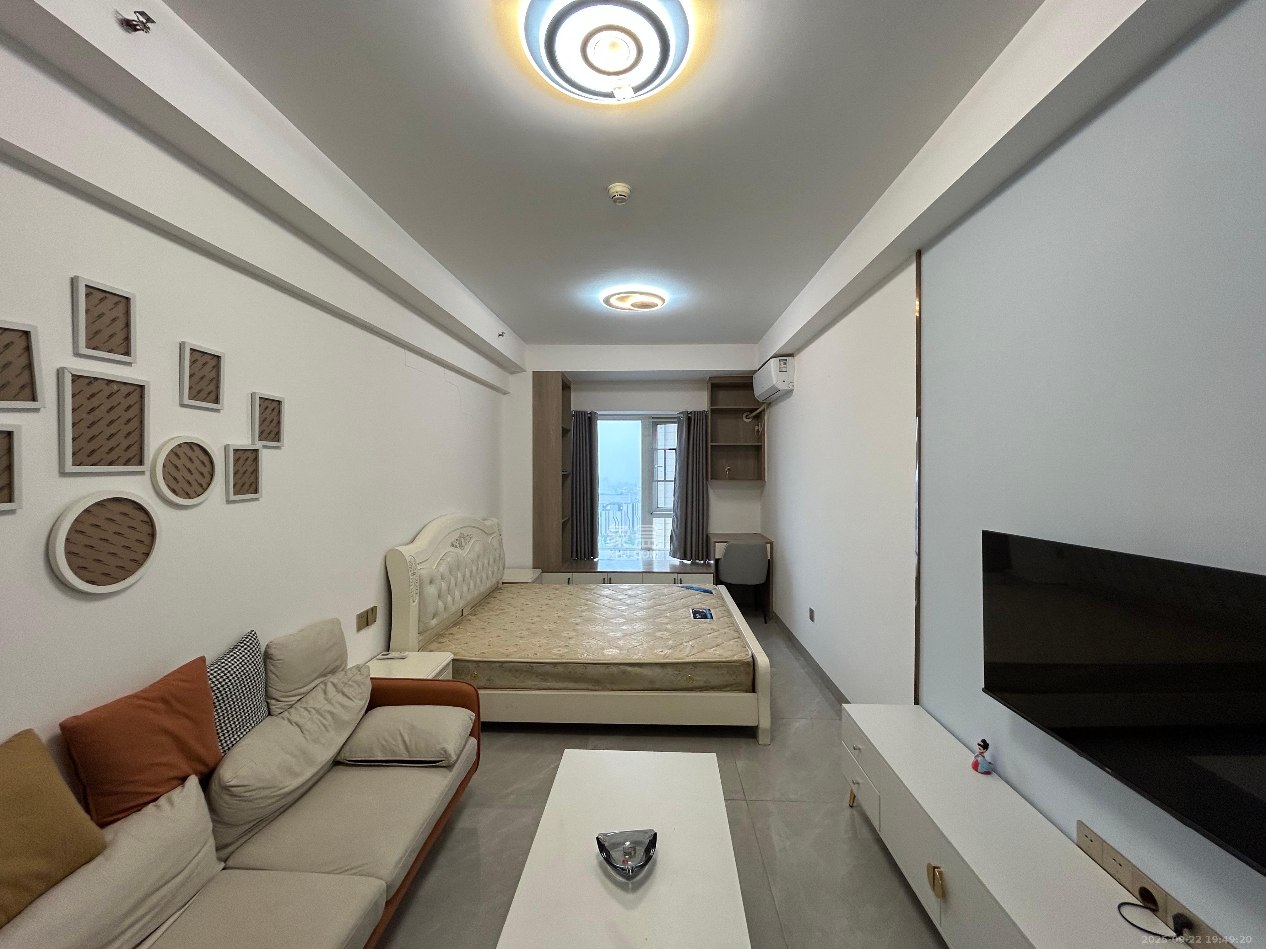 保利香槟国际  1室1厅1卫    1300.0元/月室内图